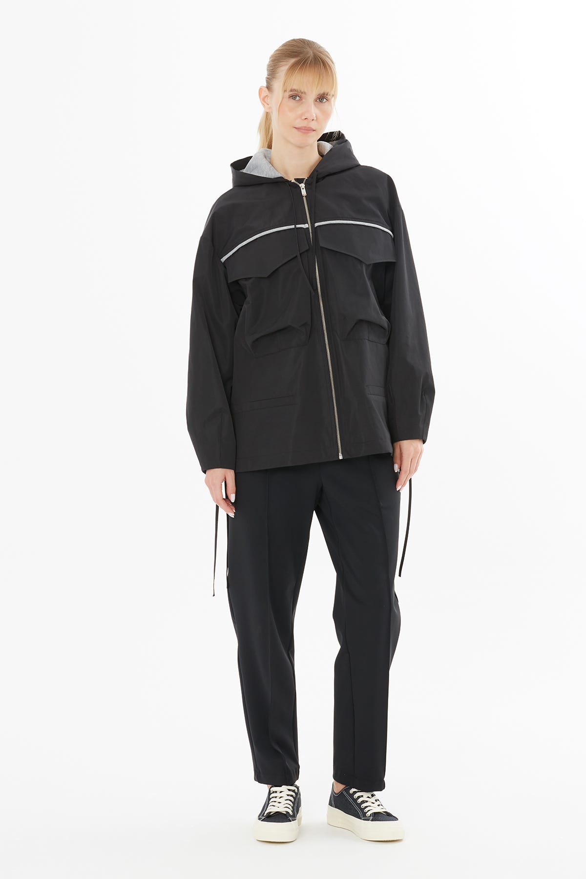 Kapüşon Yaka Fermuar Kapamalı Ceket