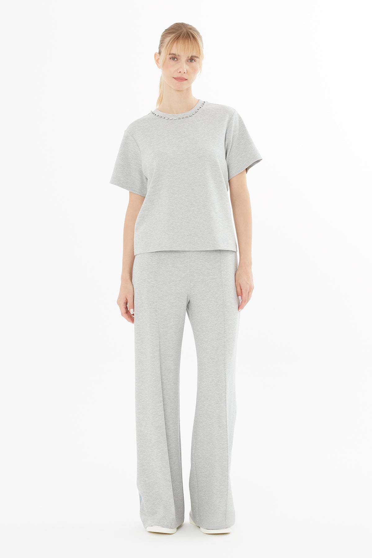 Kısa Kollu İçi Elyaflı Zincir Detaylı Boncuk İşleme Bluz