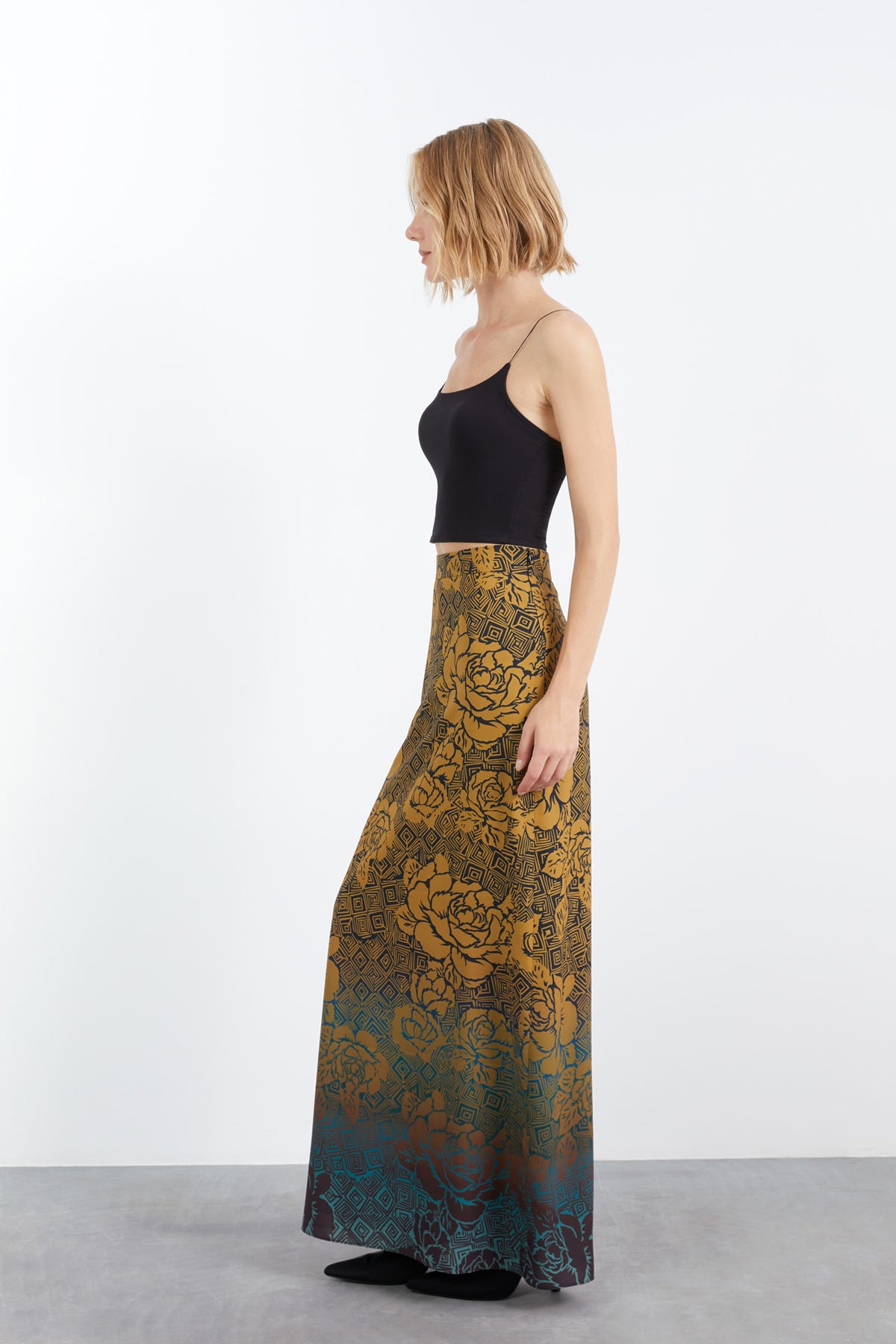 Kontrast Renk Geçişli Gül Desenli Düz Kesim Etek