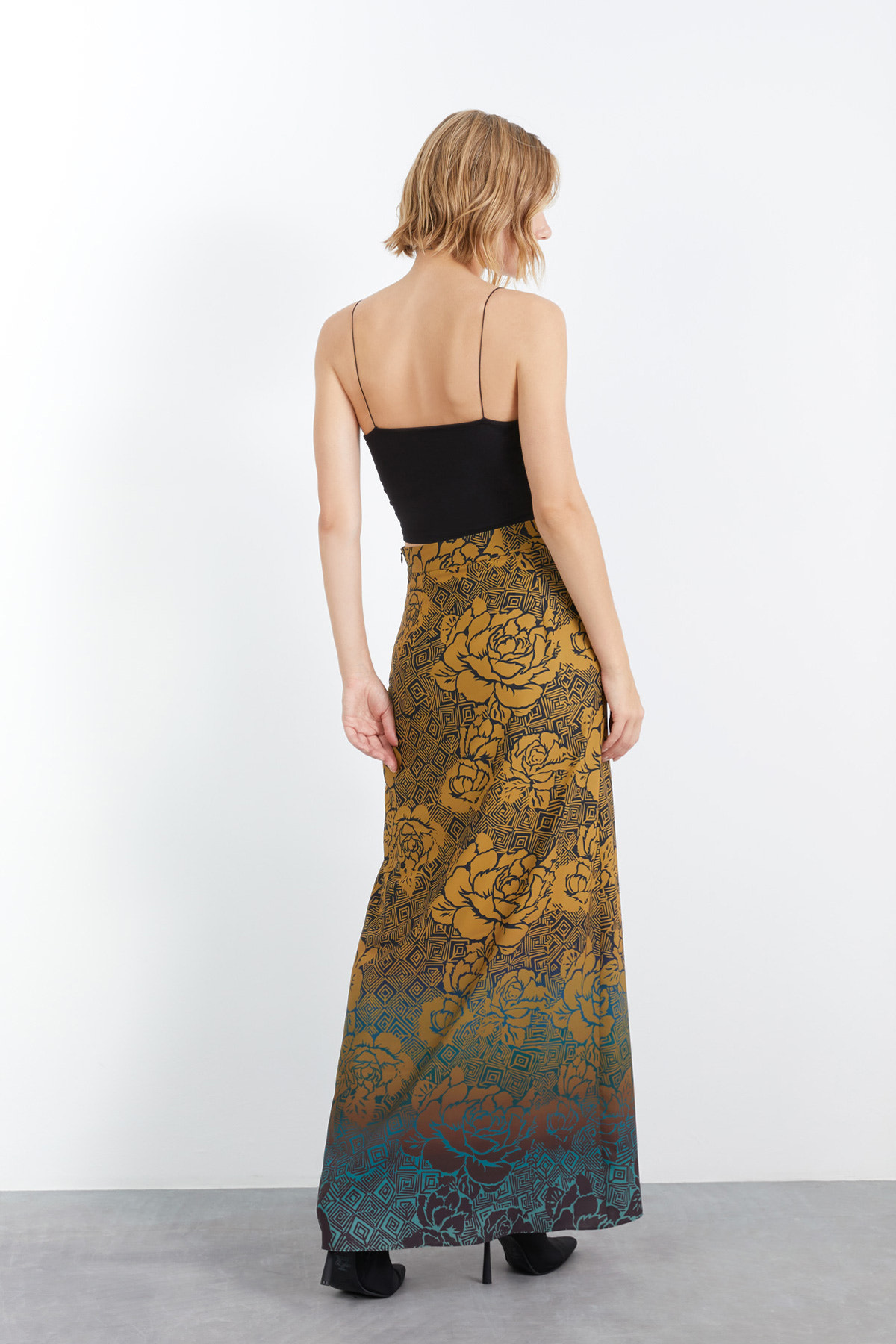 Kontrast Renk Geçişli Gül Desenli Düz Kesim Etek