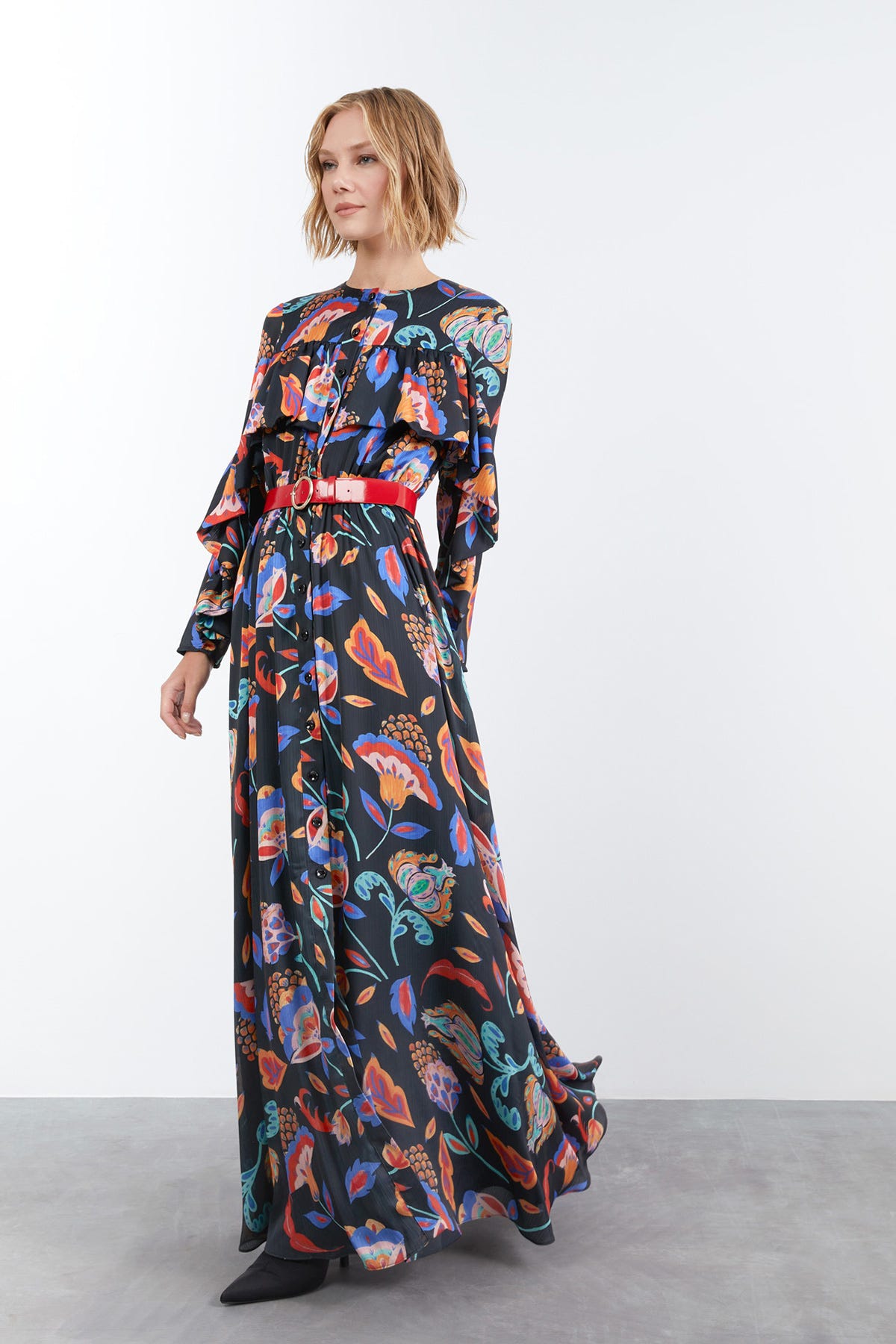 Önü Ve Kolları Fırfır Detaylı Desenli Uzun Elbise