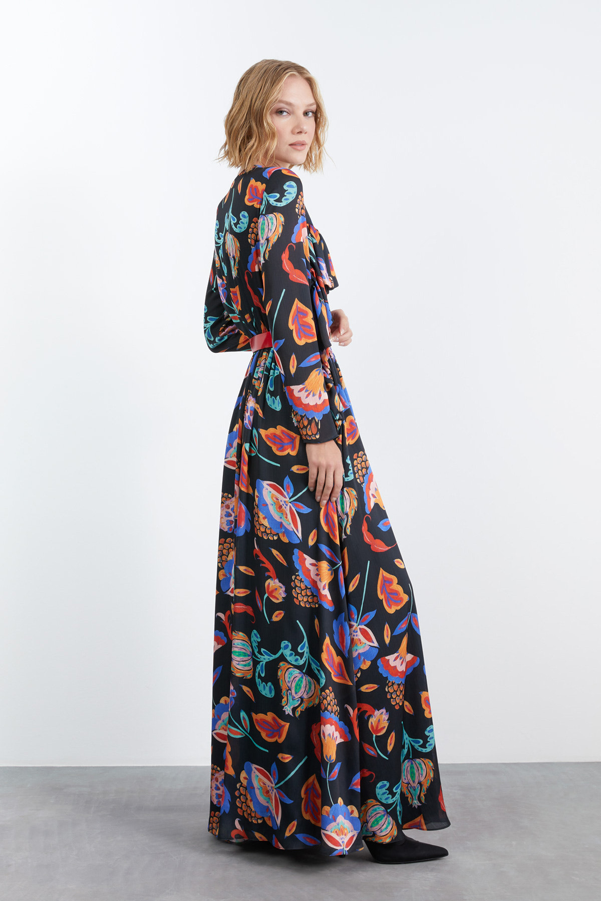 Önü Ve Kolları Fırfır Detaylı Desenli Uzun Elbise