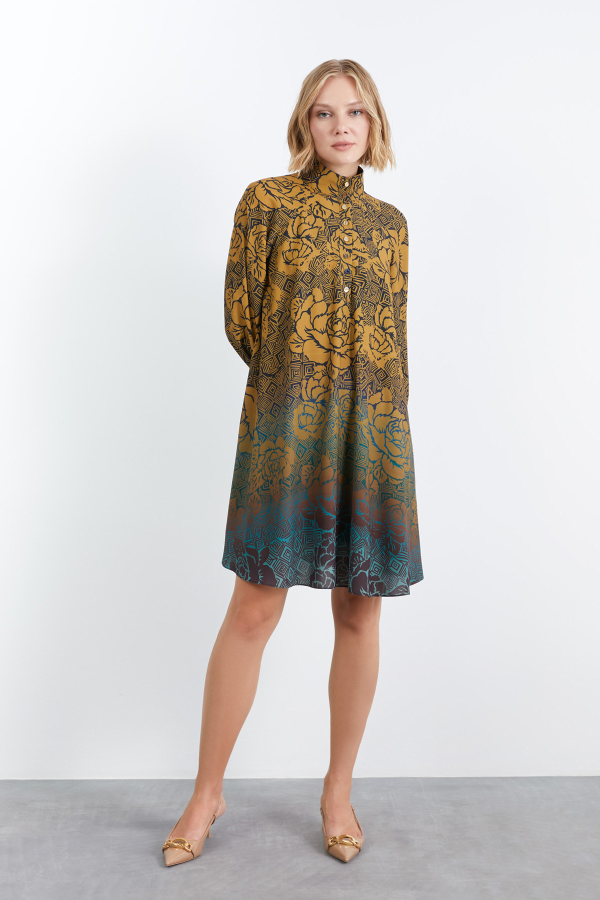 Konrast Renk Geçişli Gül Desenli Kısa Elbise