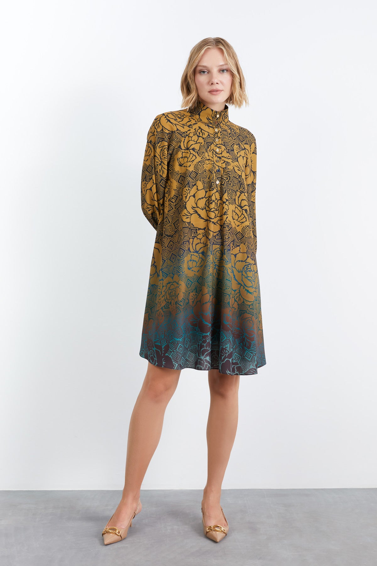 Konrast Renk Geçişli Gül Desenli Kısa Elbise