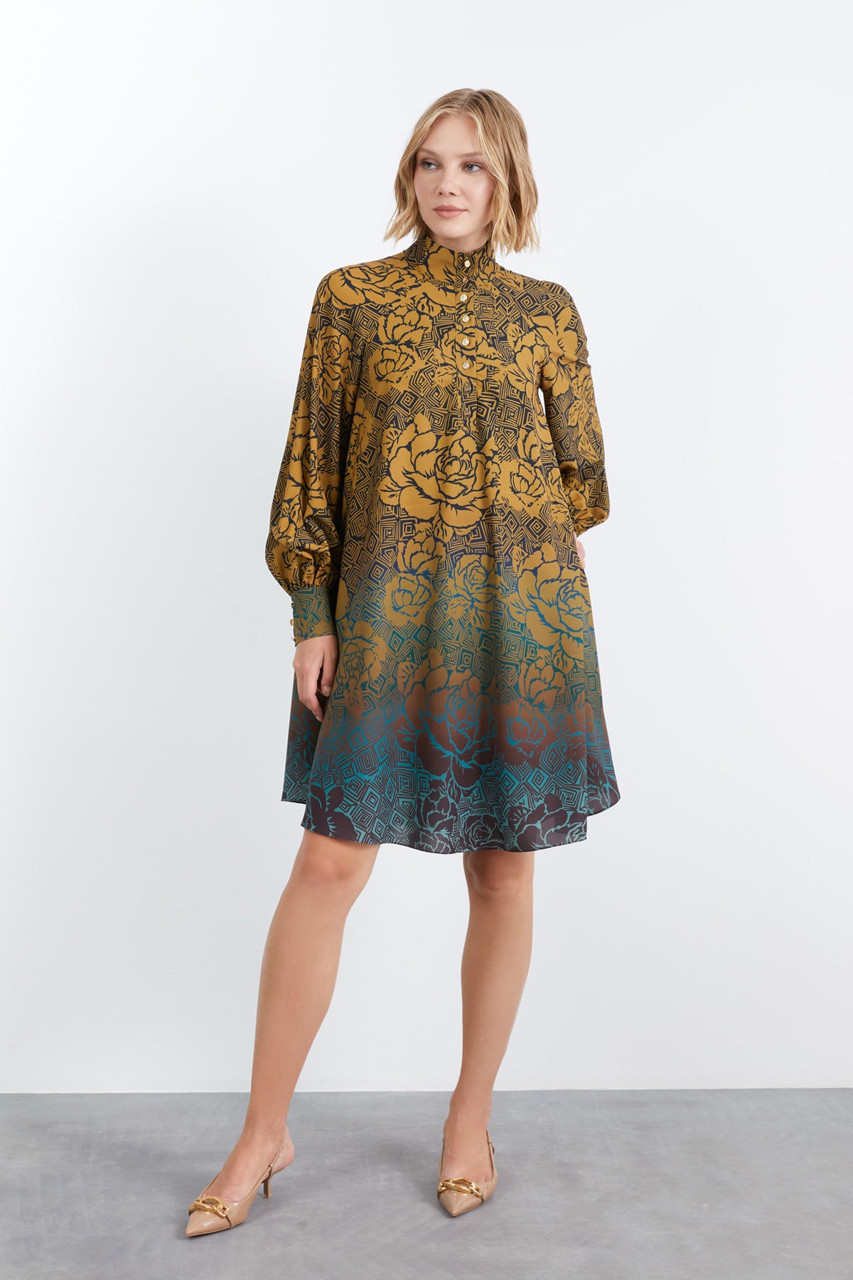 Konrast Renk Geçişli Gül Desenli Kısa Elbise