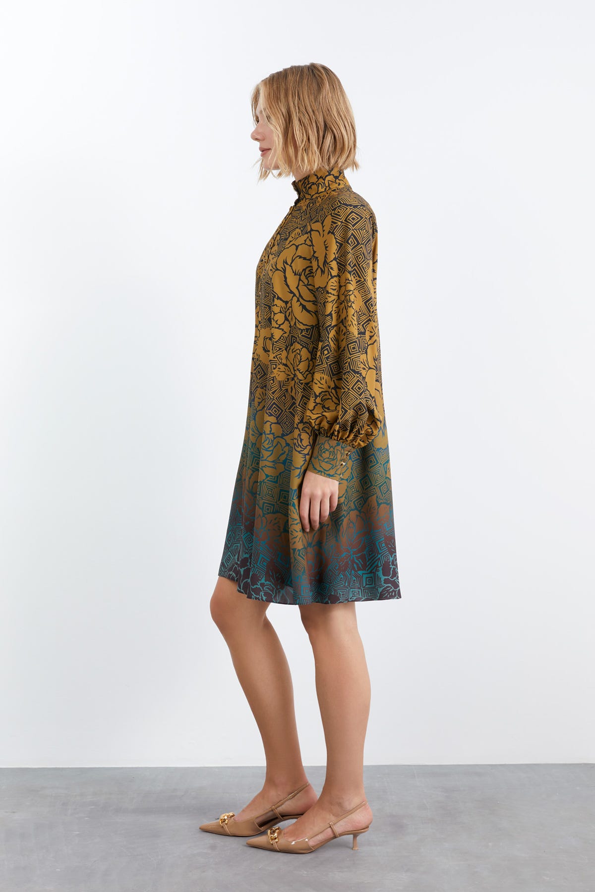 Konrast Renk Geçişli Gül Desenli Kısa Elbise