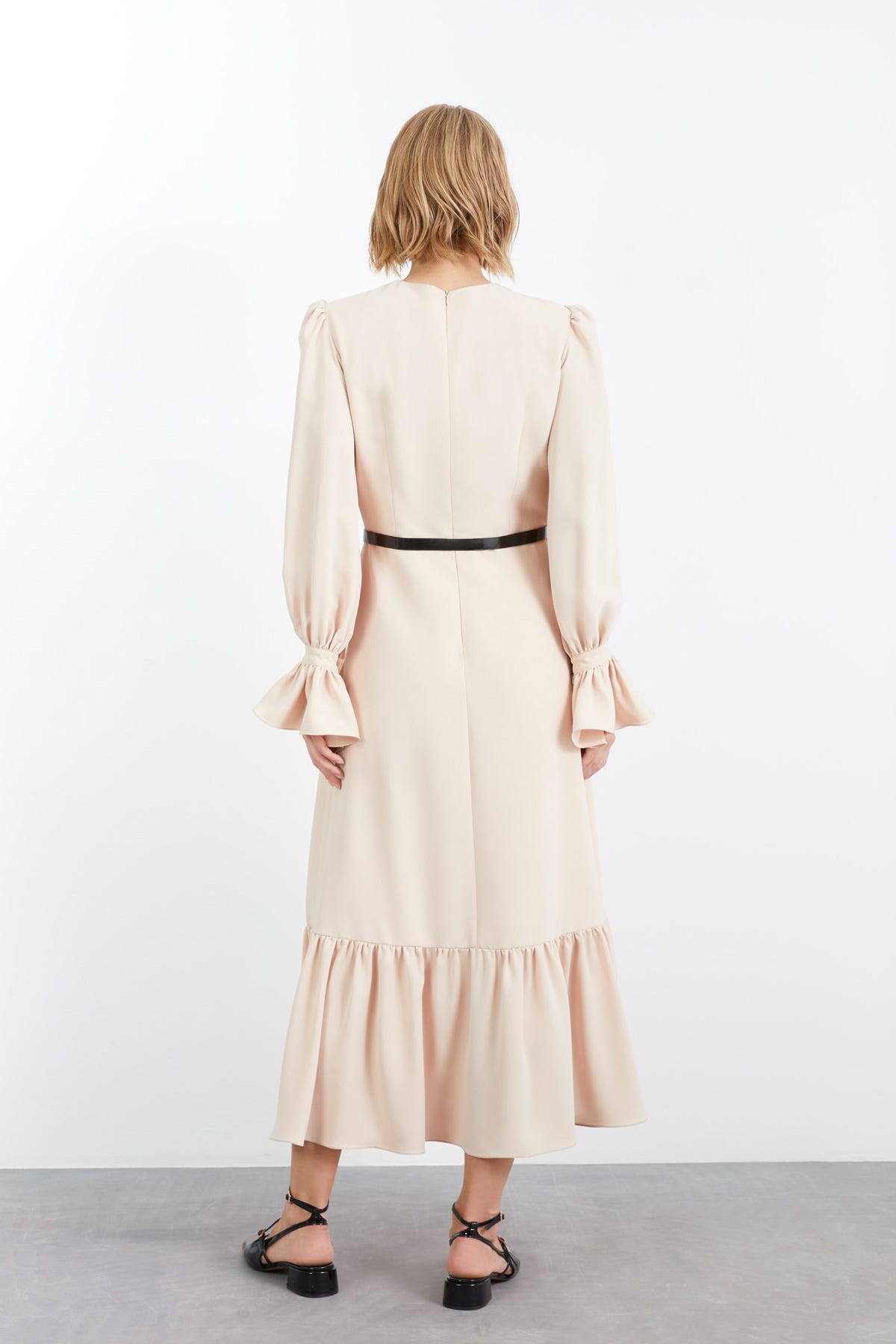 Kemer Ve Broş Detaylı Maxi Boy Elbise