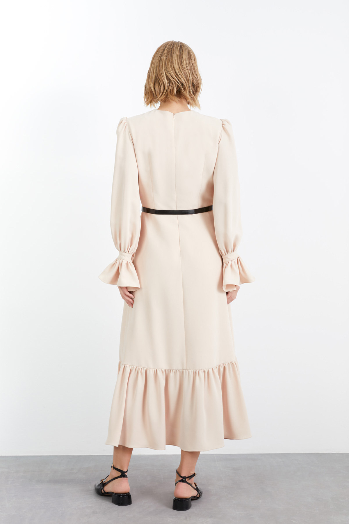 Kemer Ve Broş Detaylı Maxi Boy Elbise