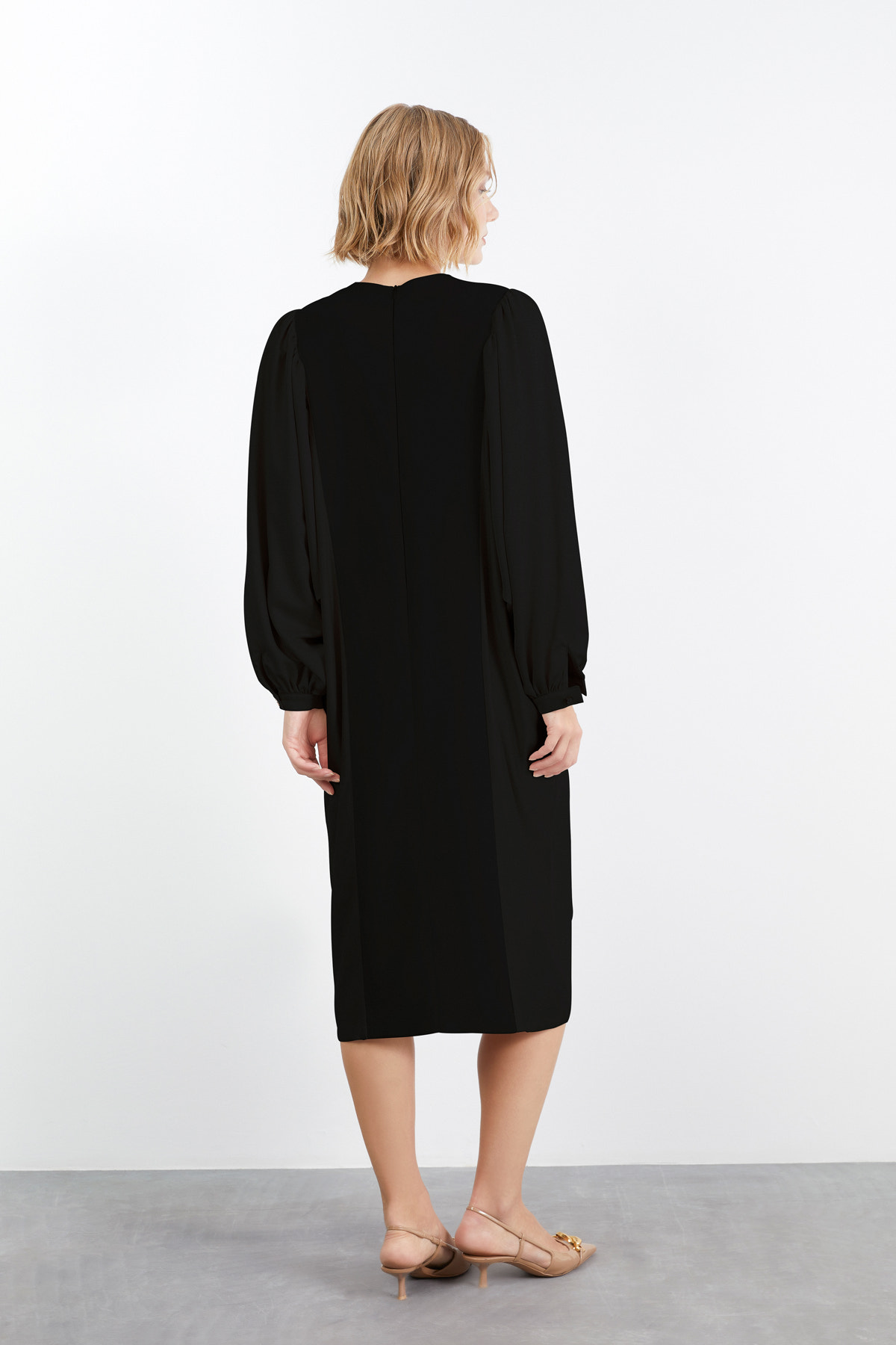 Geniş Kesim Yarasa Kollu Midi Boy Rahat Elbise