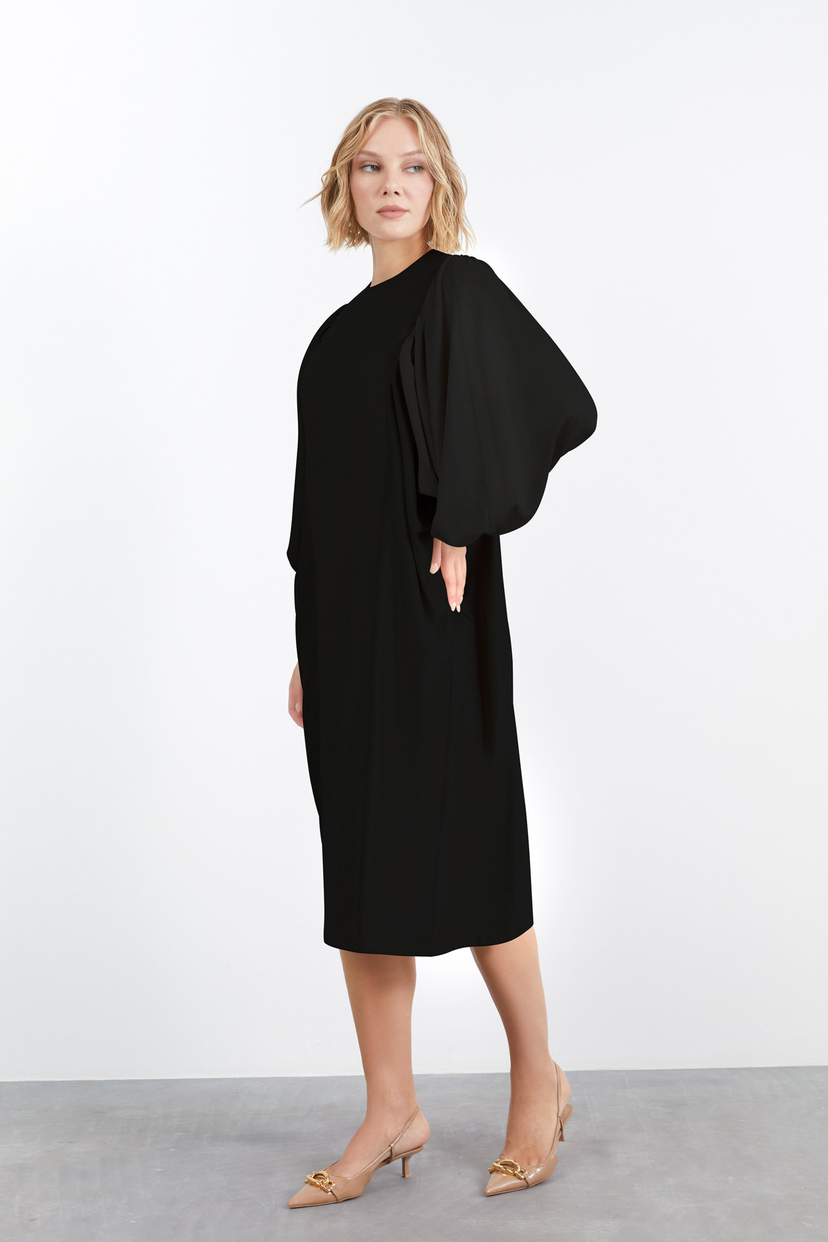 Geniş Kesim Yarasa Kollu Midi Boy Rahat Elbise