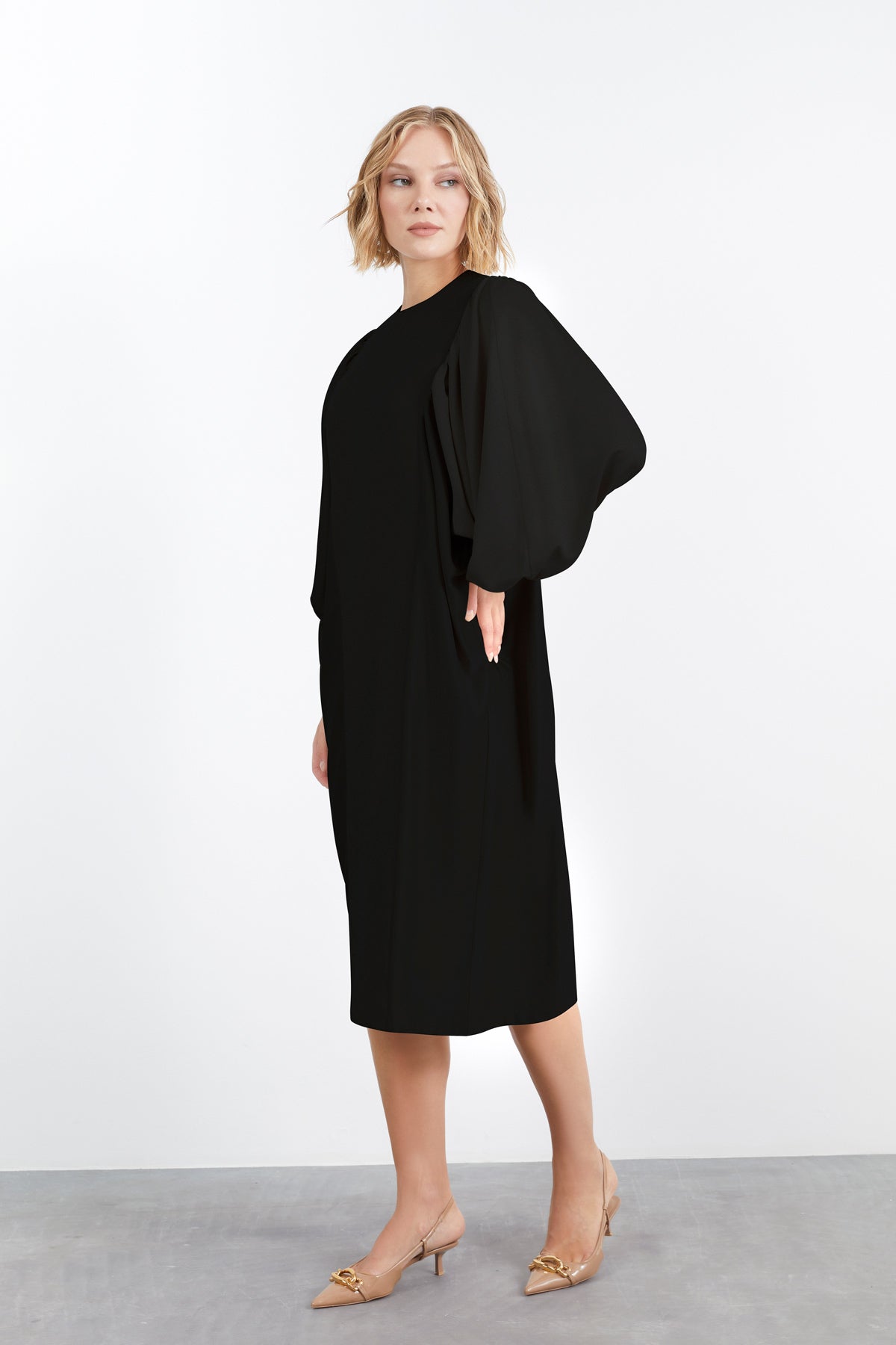 Geniş Kesim Yarasa Kollu Midi Boy Rahat Elbise