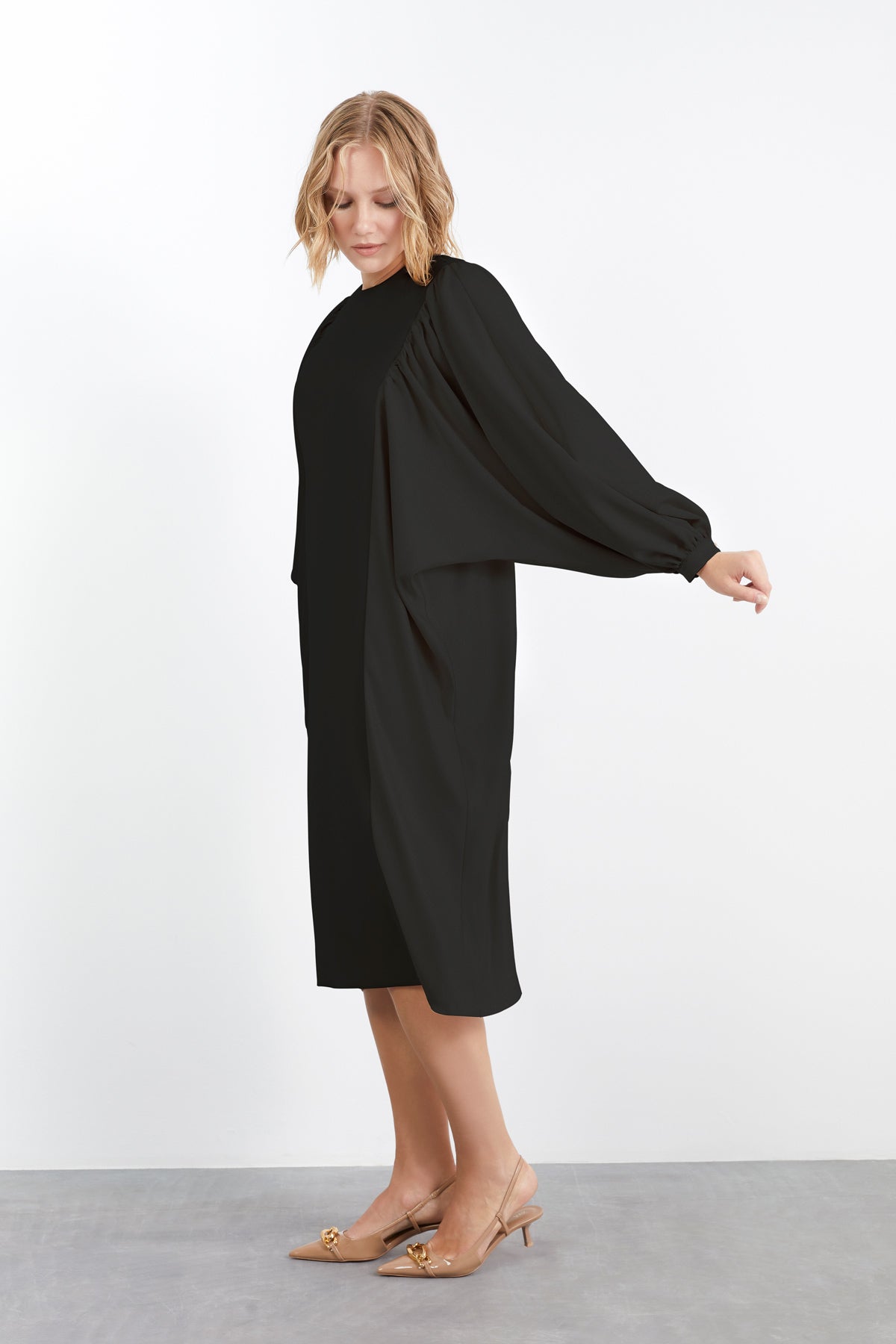 Geniş Kesim Yarasa Kollu Midi Boy Rahat Elbise