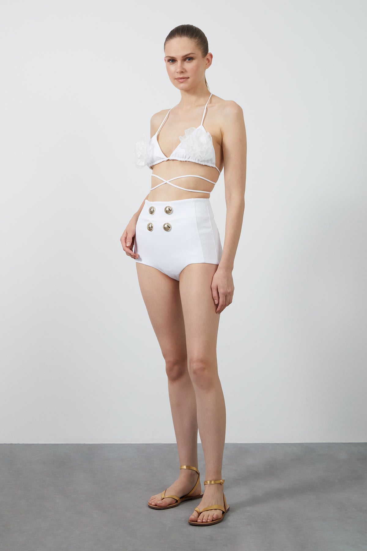 Yüksek Bel Desensiz Düğmeli Şort