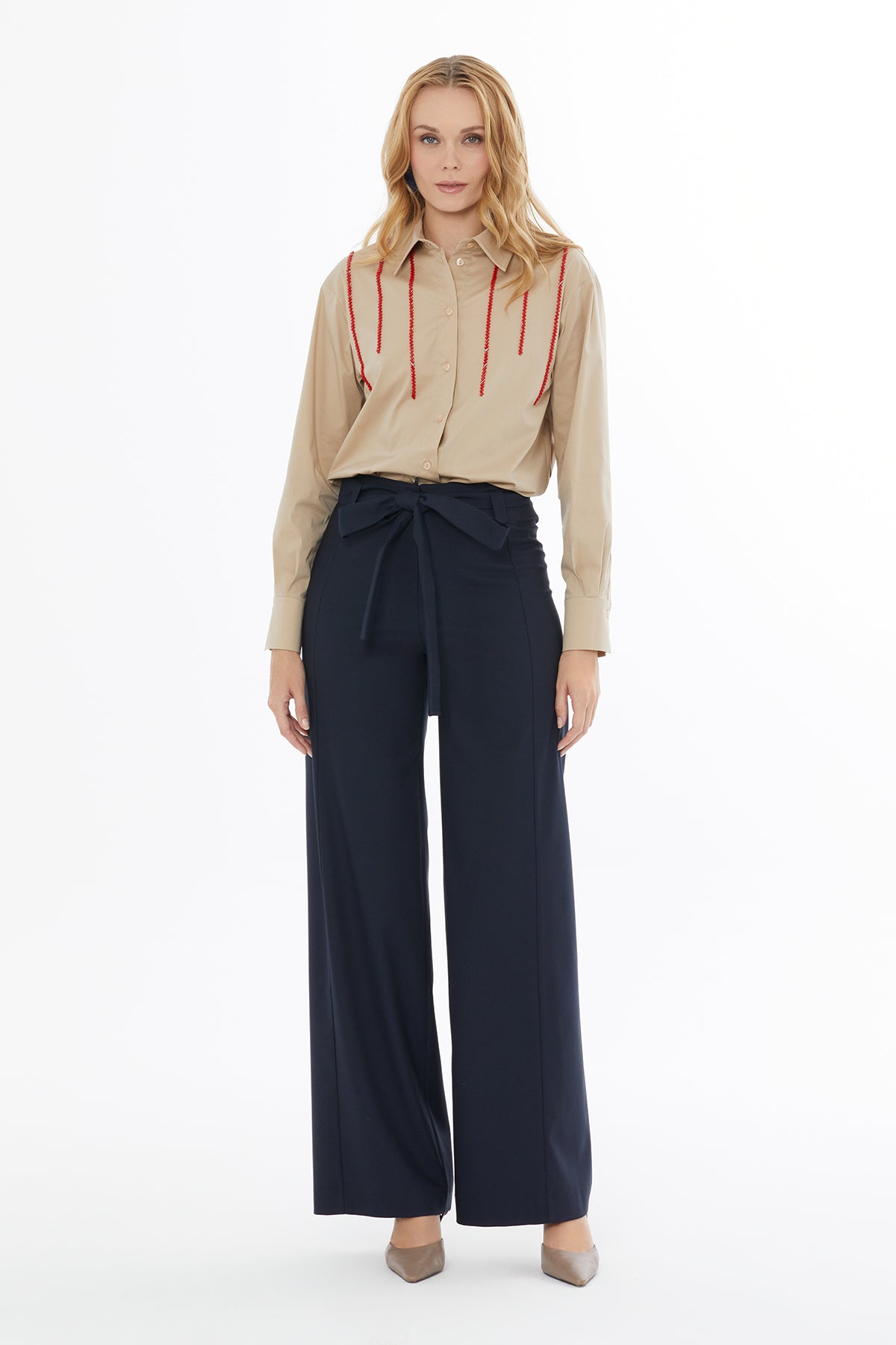 Arkası Düğme Detaylı Pantolon