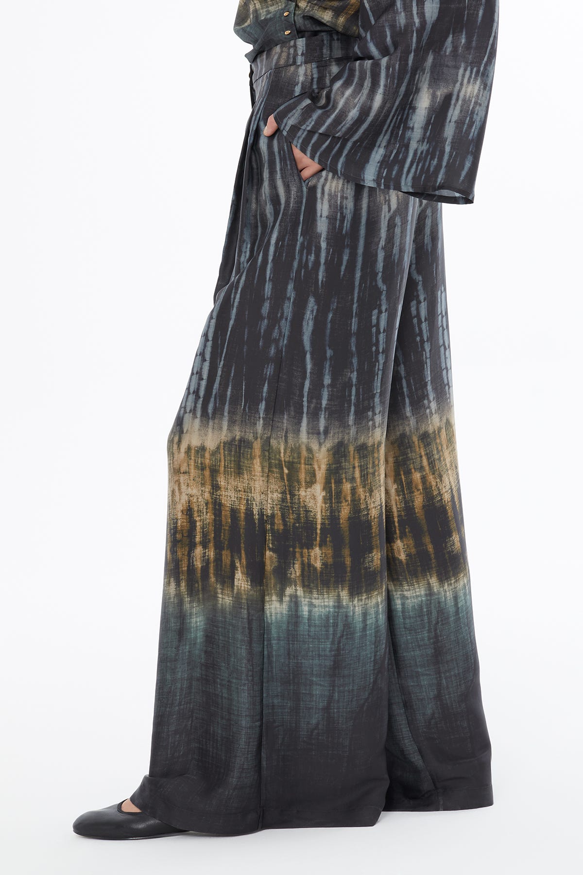 Pili Detaylı Cepli Desenli Rahat Kesim Pantolon