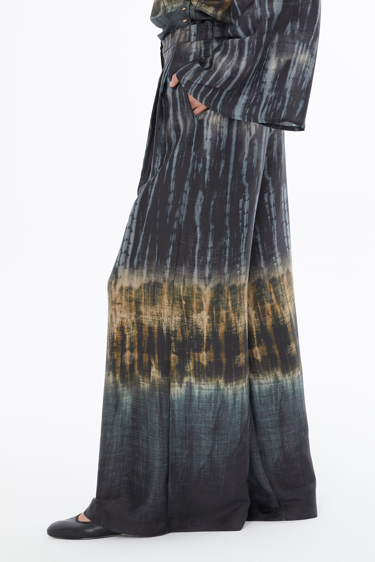 Pili Detaylı Cepli Desenli Rahat Kesim Pantolon