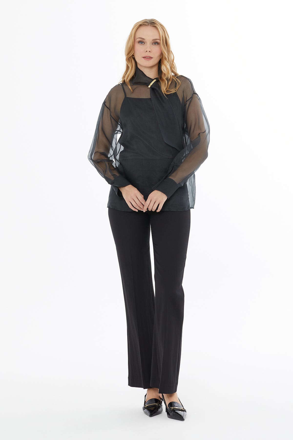 Dik Yakalı Arka Orta Düğme Kapamalı Transparan Bluz