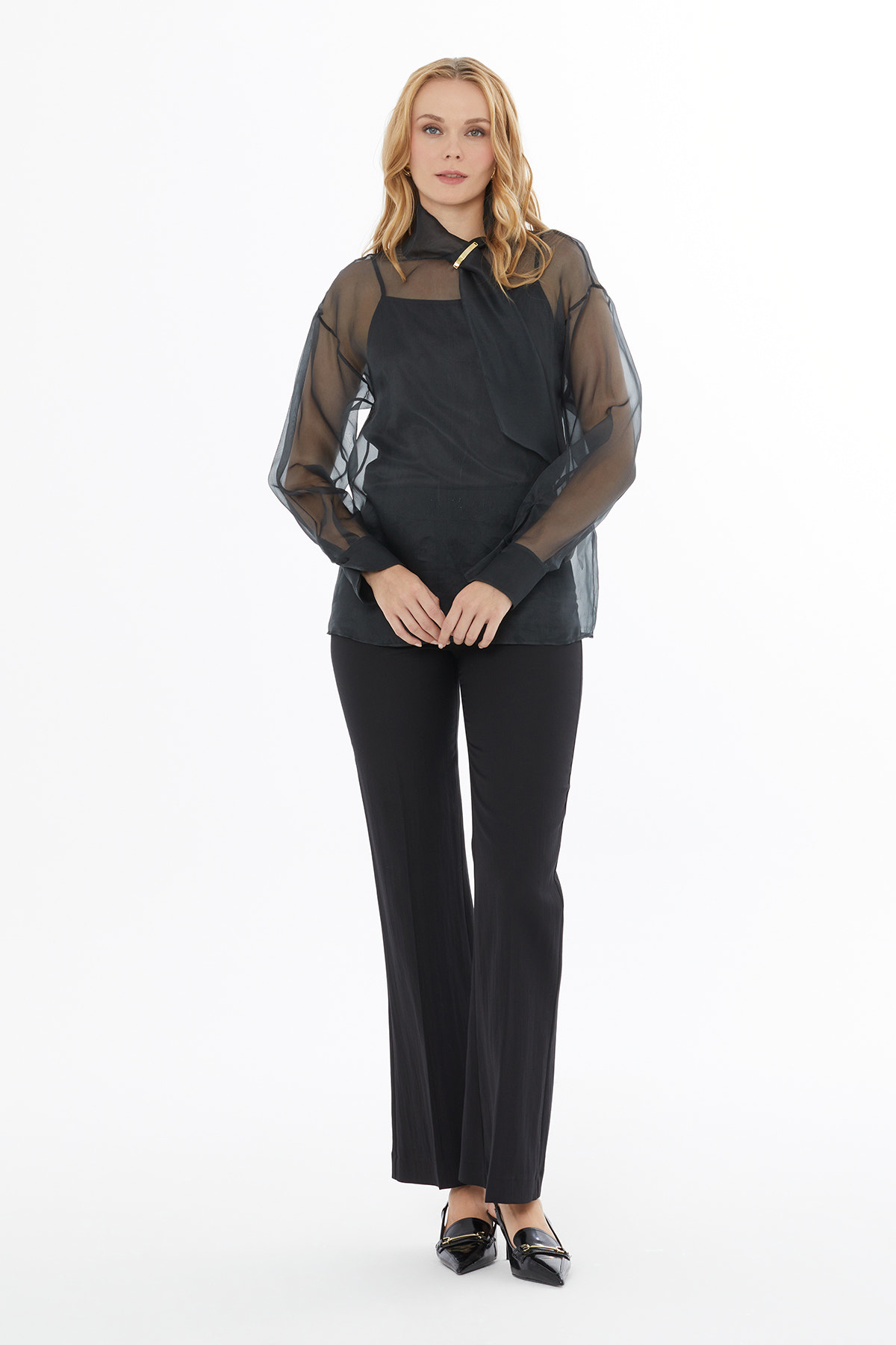 Dik Yakalı Arka Orta Düğme Kapamalı Transparan Bluz