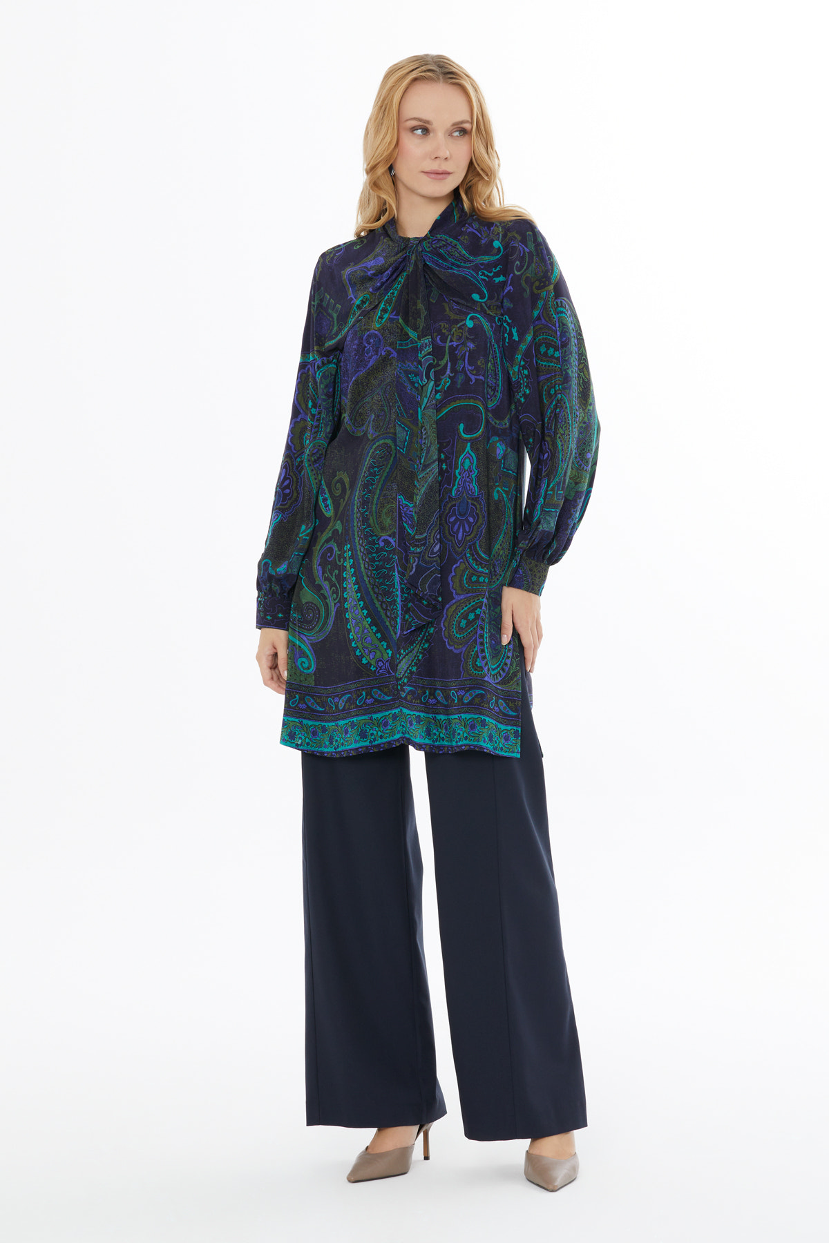 Yakadan Bağlamalı Uzun Kollu Desenli Bluz