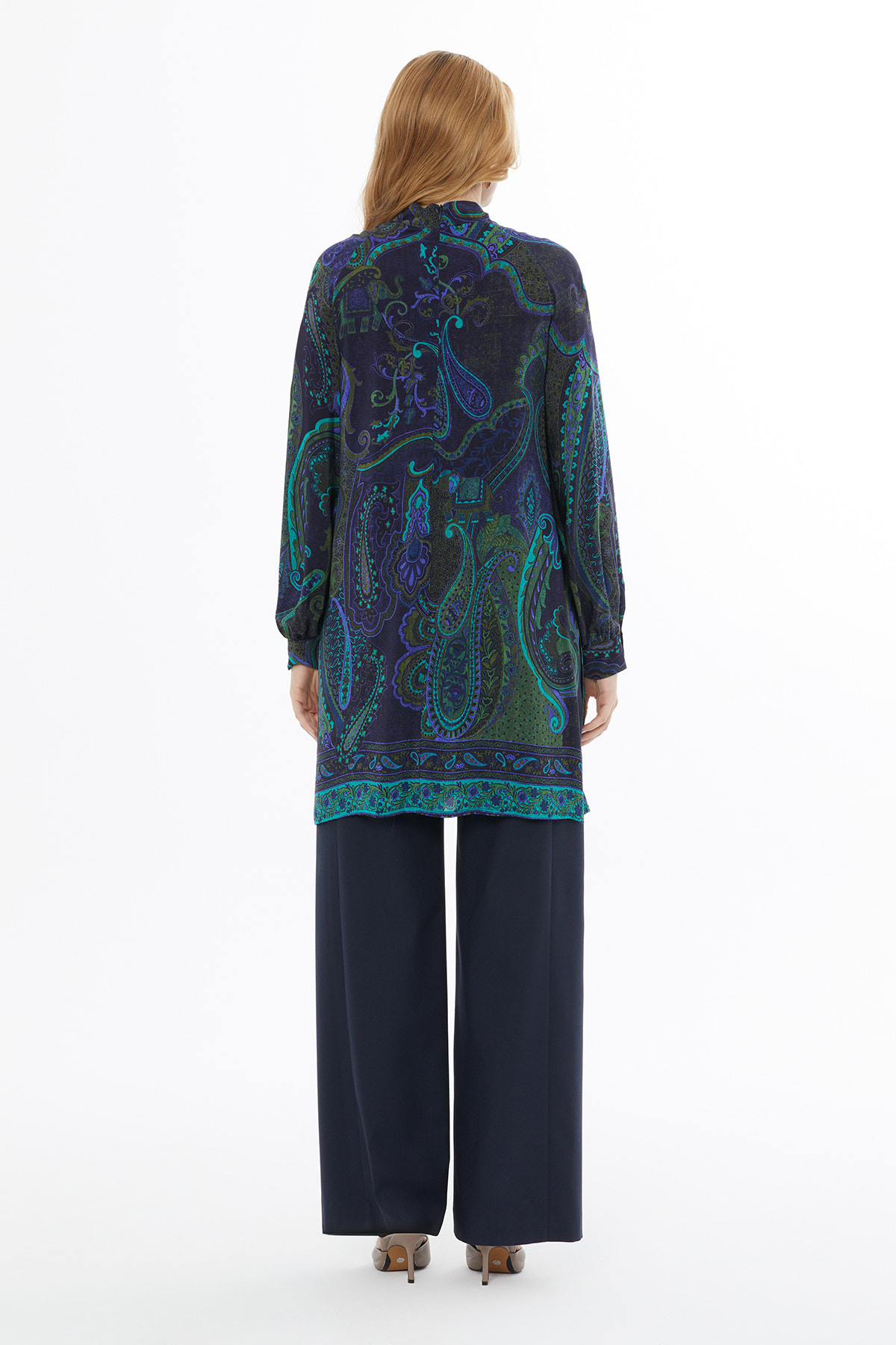 Yakadan Bağlamalı Uzun Kollu Desenli Bluz