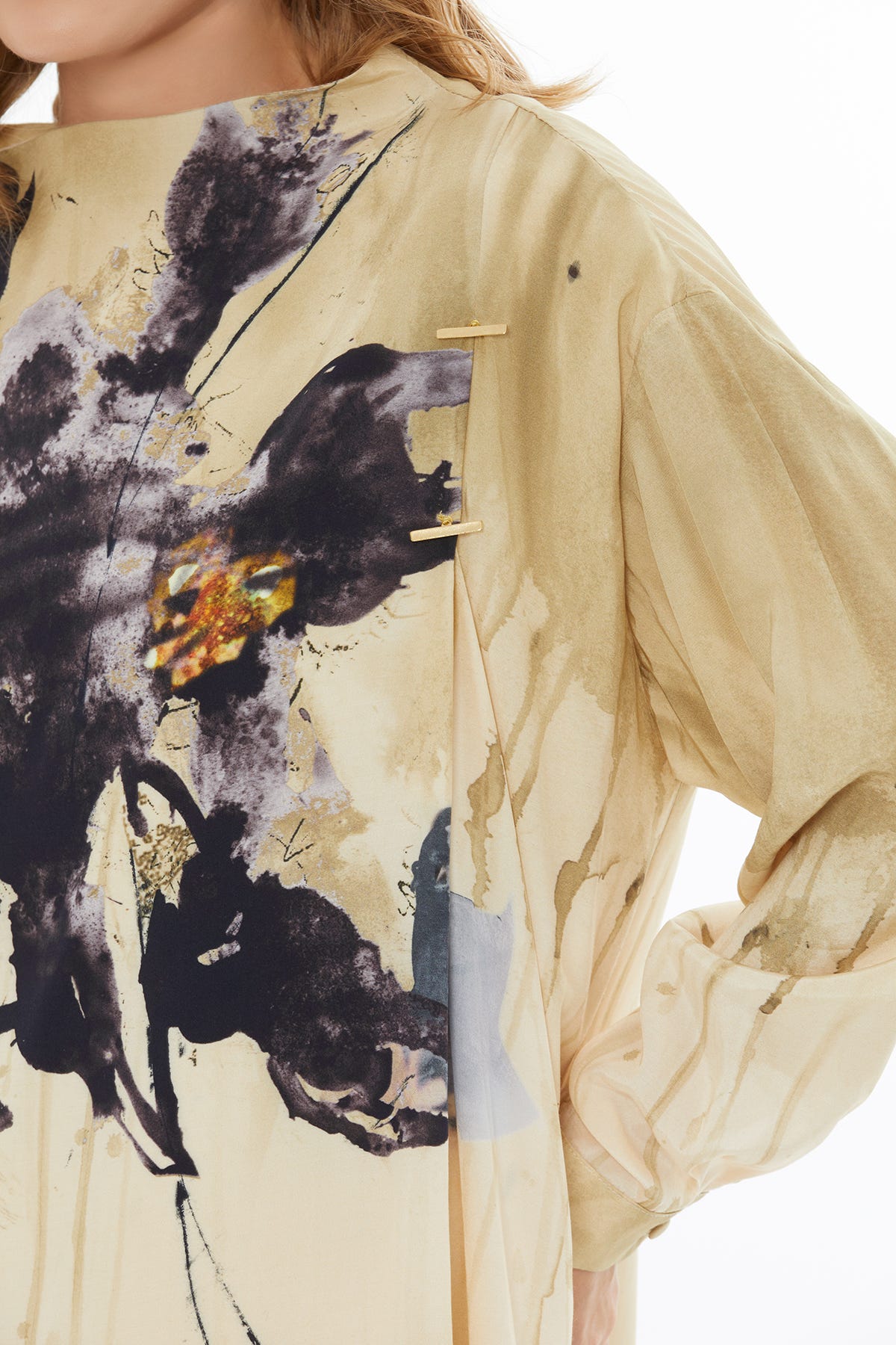 Kayık Yakalı Aksesuar Detaylı Desenli Viskon Bluz