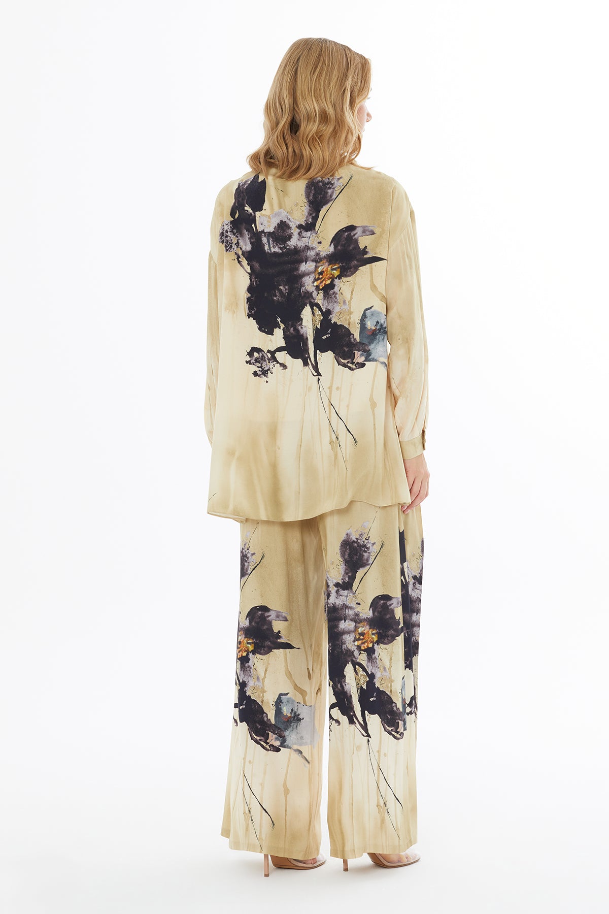 Kayık Yakalı Aksesuar Detaylı Desenli Viskon Bluz