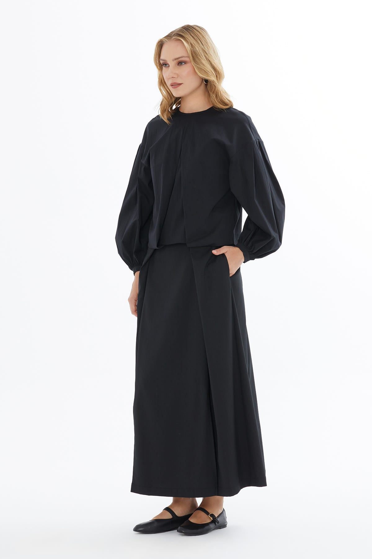 Boğazlı Göğsü Boncuk İşlemeli Desenli Örme Bluz