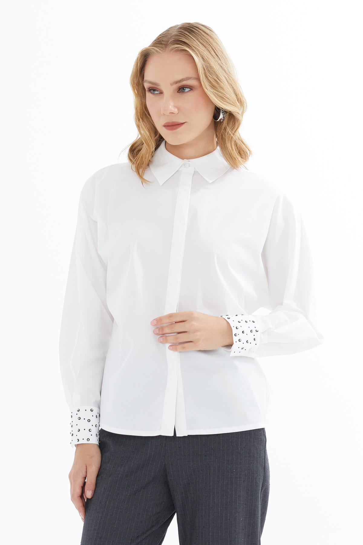 Gömlek Yaka Önden Düğme Kapamalı Gömlek