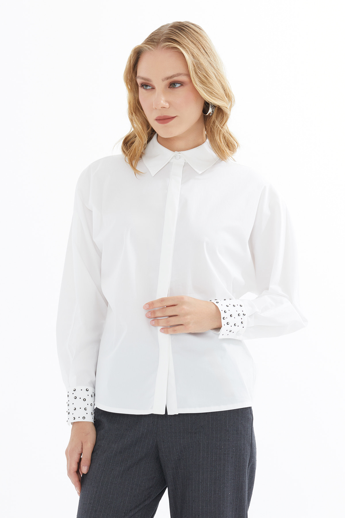 Gömlek Yaka Önden Düğme Kapamalı Gömlek