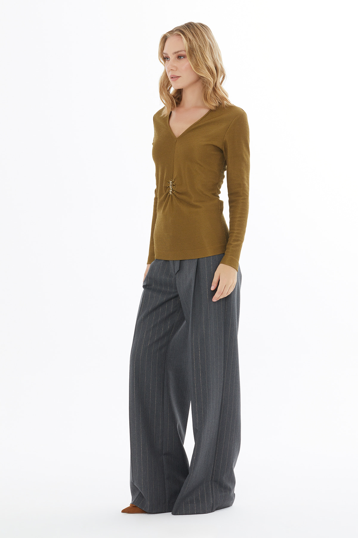 V Yakalı Taş İşleme Detaylı Bluz