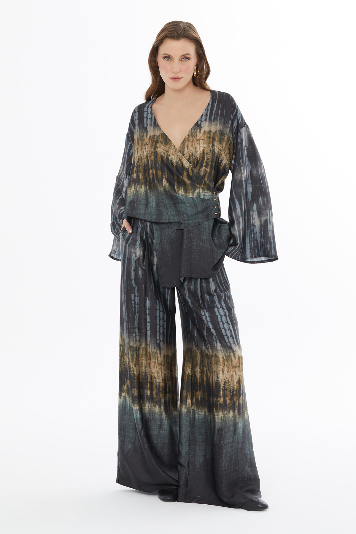 Kruvaze Kapamalı Desenli Bluz