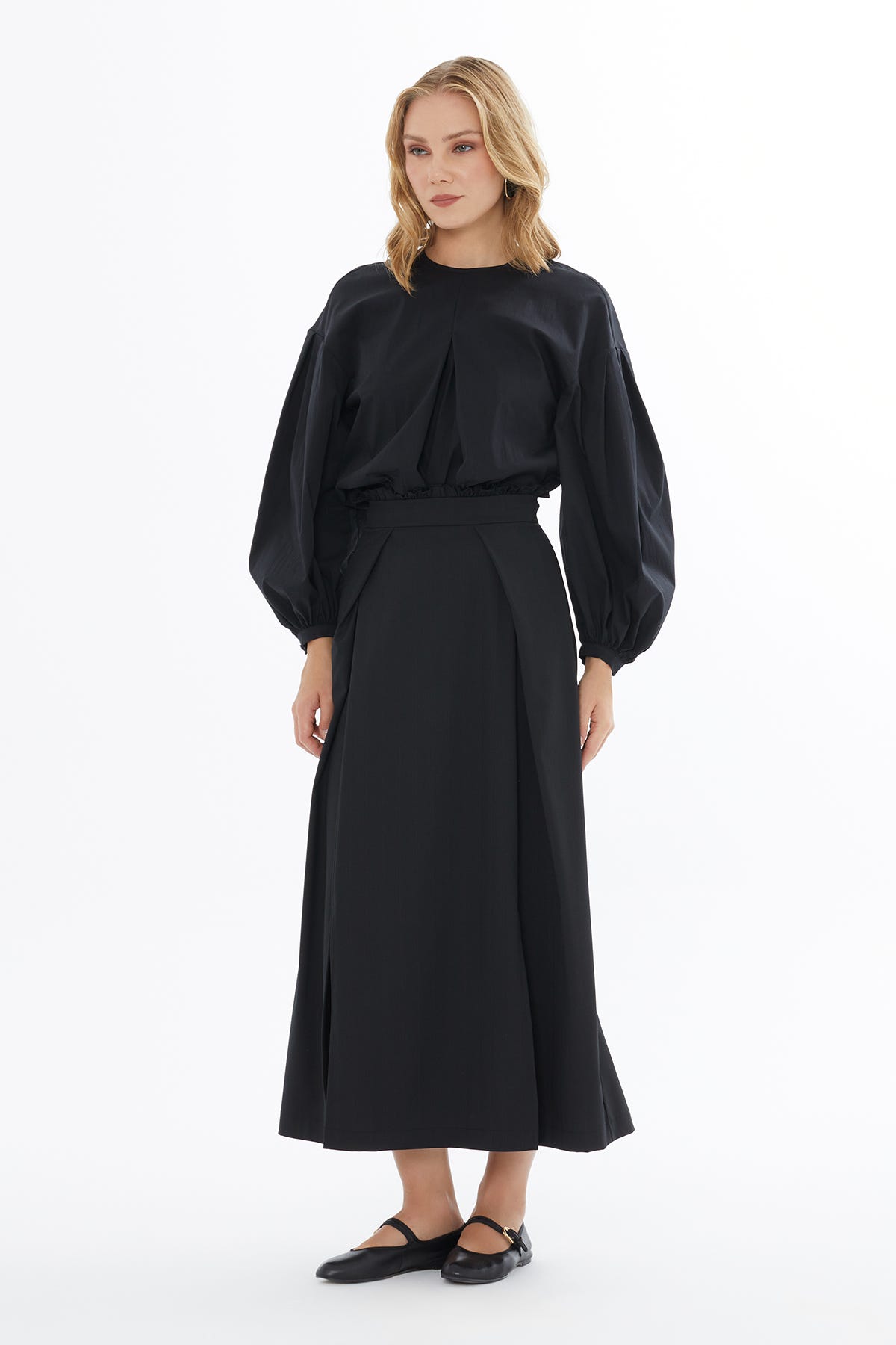 Arkası Gizli Fermuarlı Önden Pile Detaylı Etek