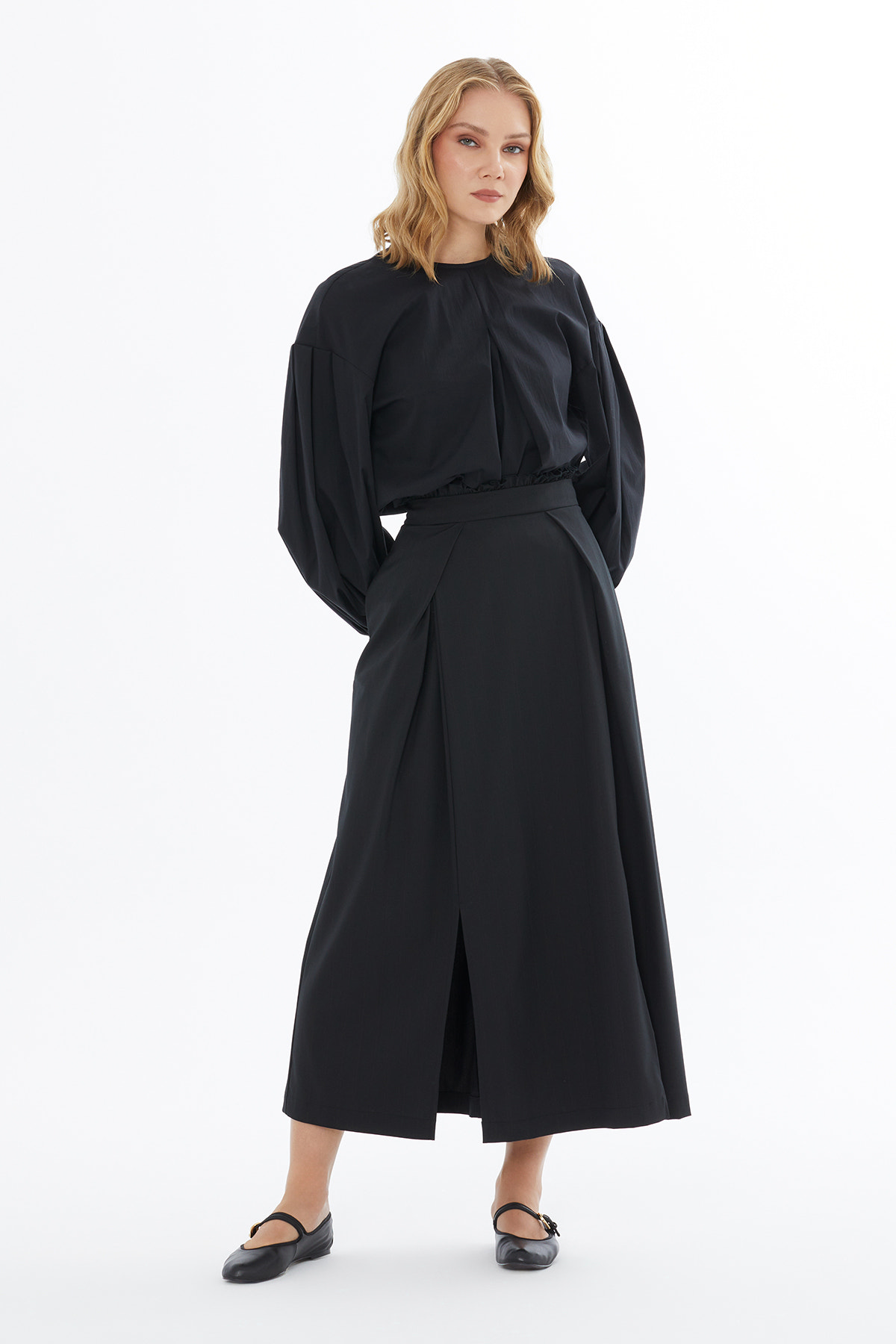 Arkası Gizli Fermuarlı Önden Pile Detaylı Etek