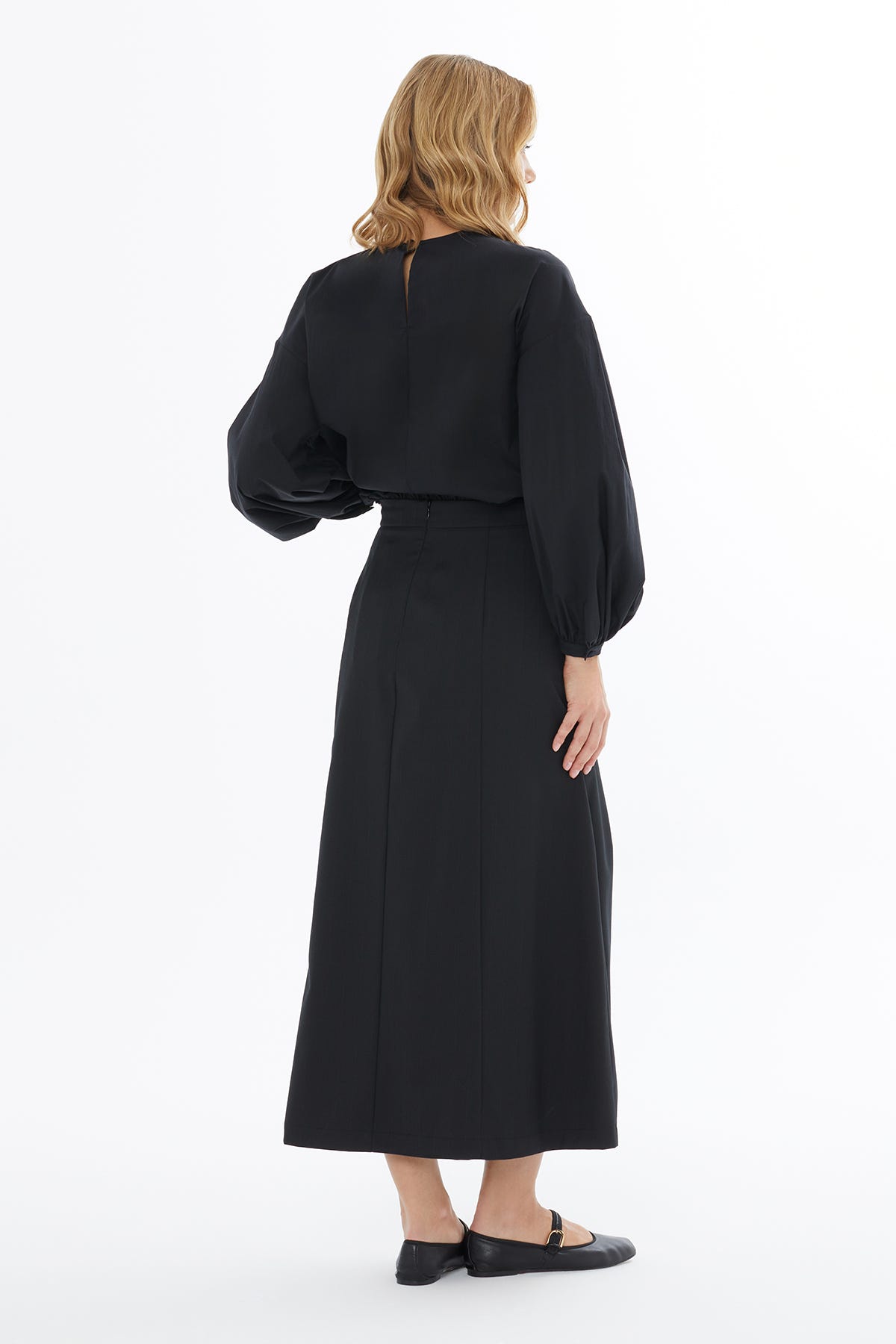 Arkası Gizli Fermuarlı Önden Pile Detaylı Etek