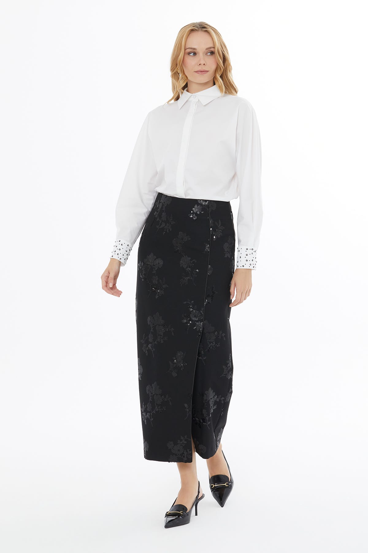 Önden Yırtmaçlı Arka Ortadan Fermuarlı Etek