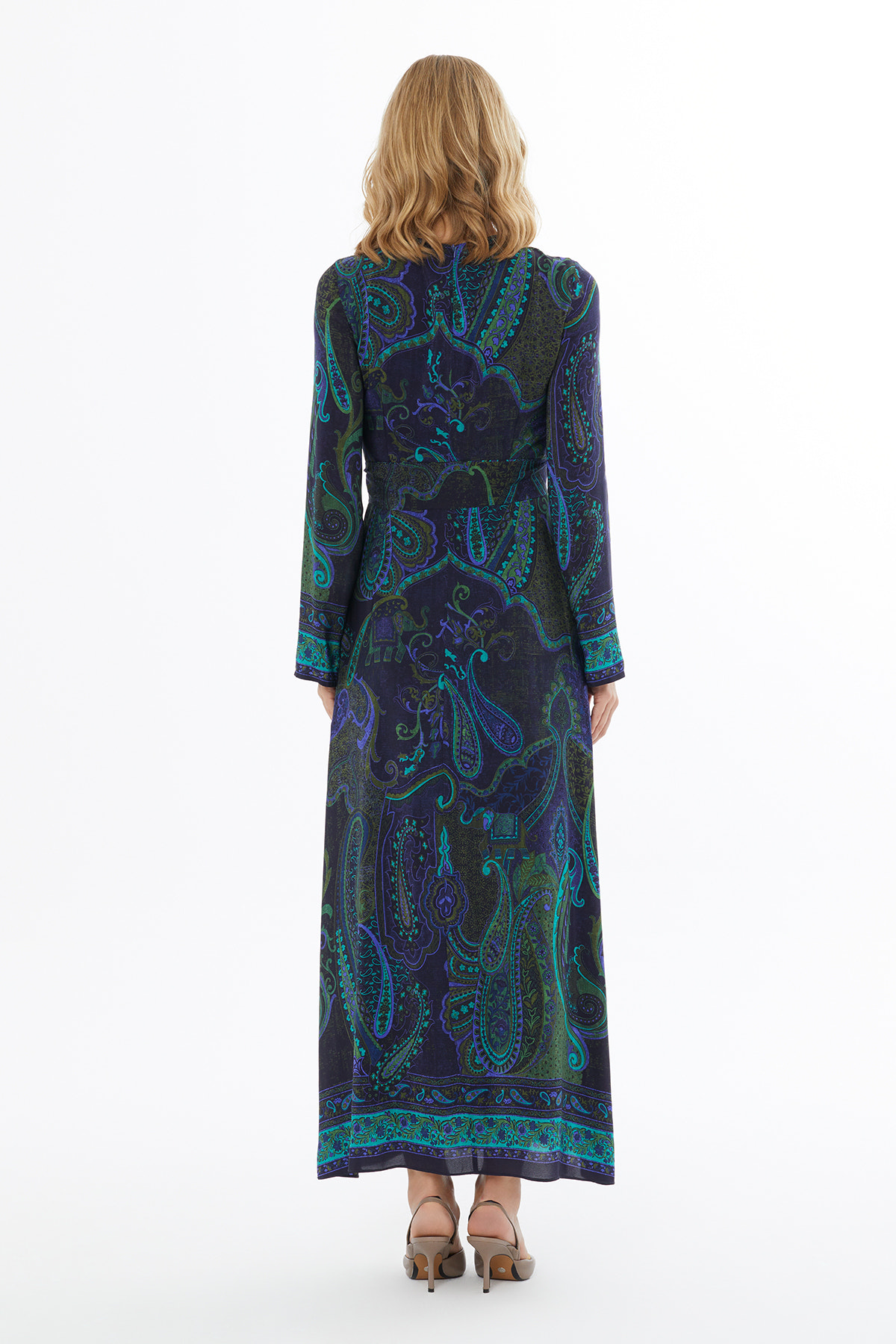 Fermuar Kapamalı Beli Büzgülü Kemer Aksesuarlı Uzun Elbise