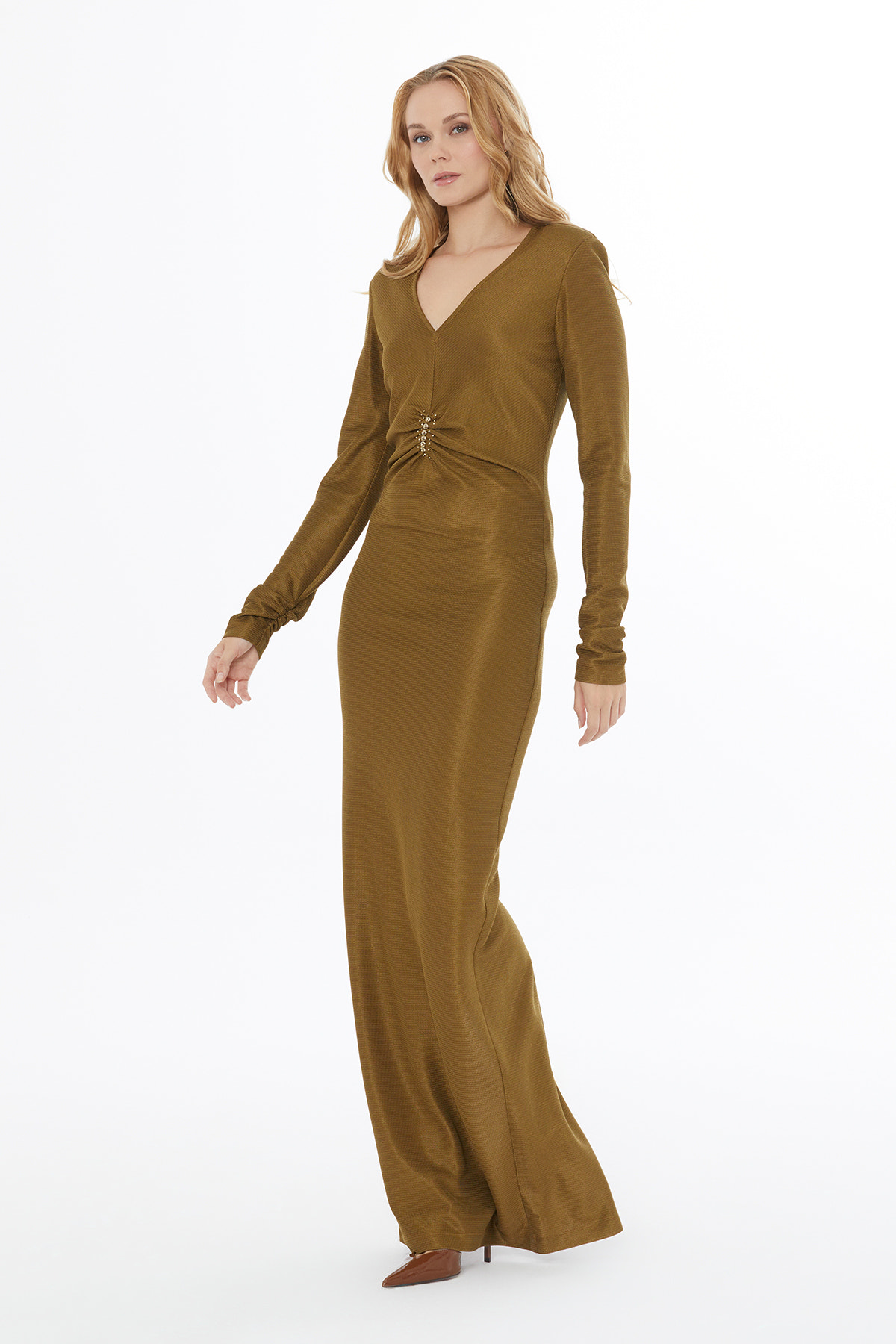 V Yaka Yırtmaçlı Büzgü Ve Boncuk Detaylı Uzun Elbise