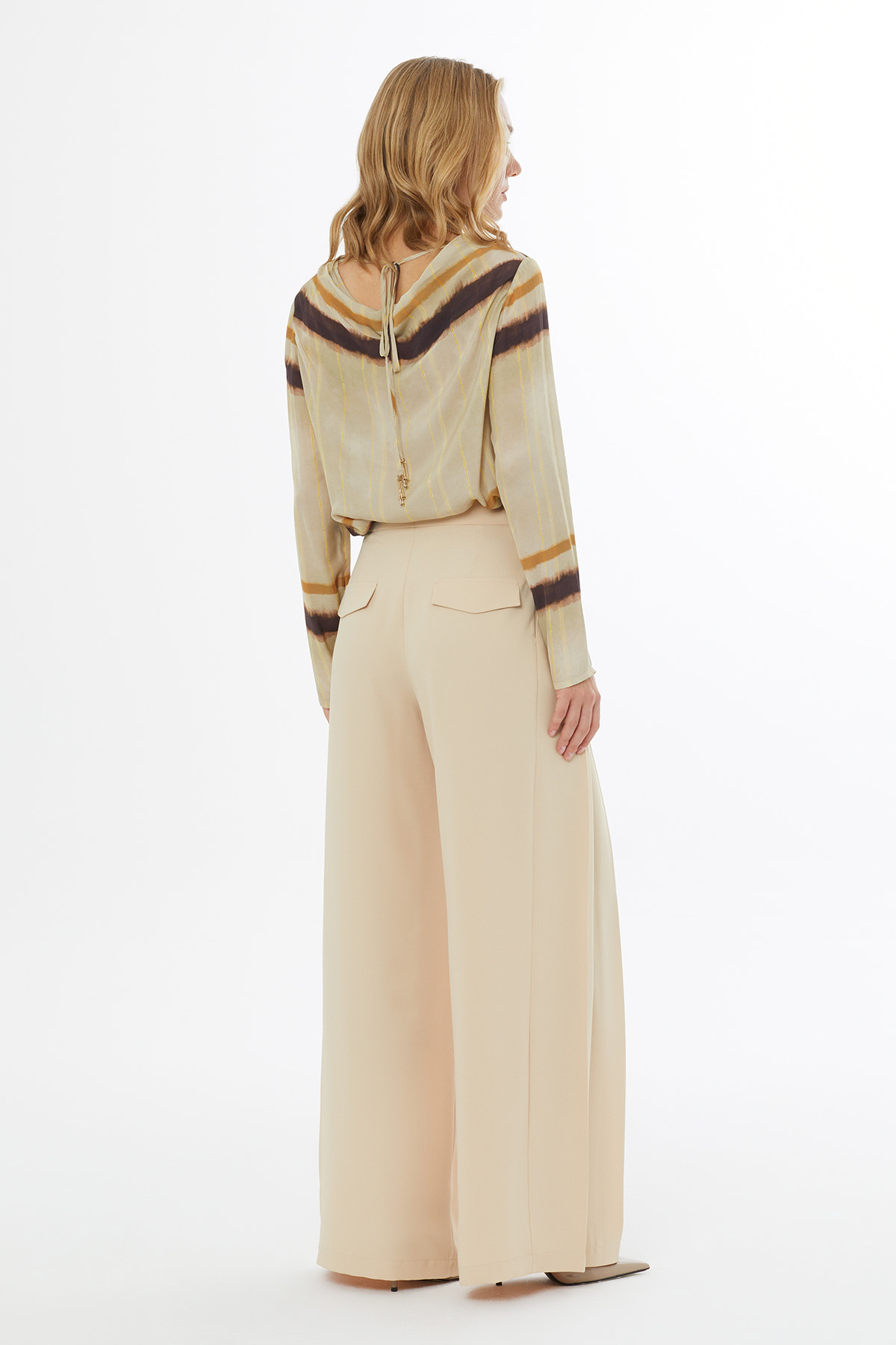 Pili Detaylı Cepli Kumaş Kadın Pantolon