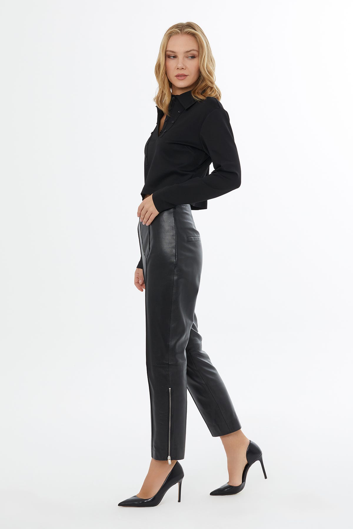 Paçaları Fermuarlı Deri Pantolon