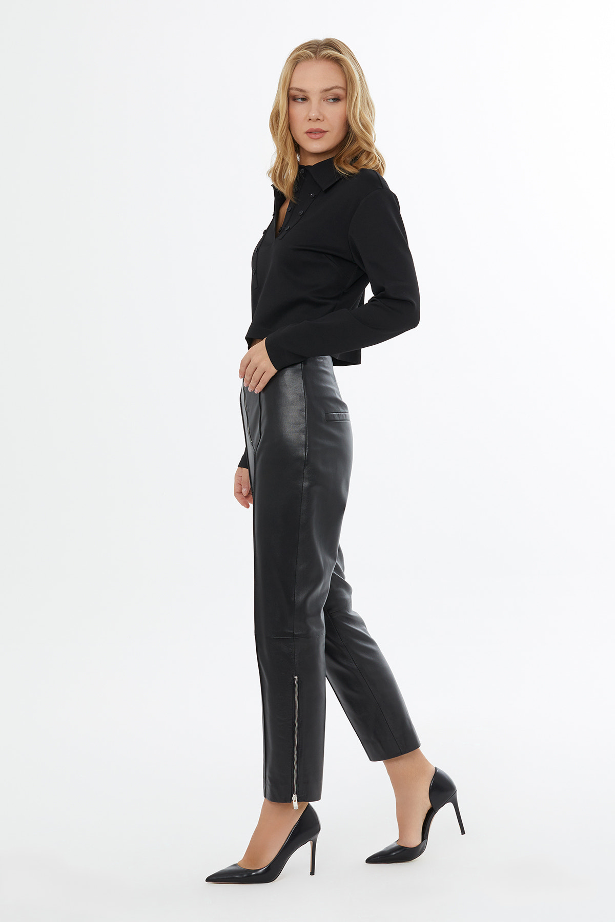 Paçaları Fermuarlı Deri Pantolon