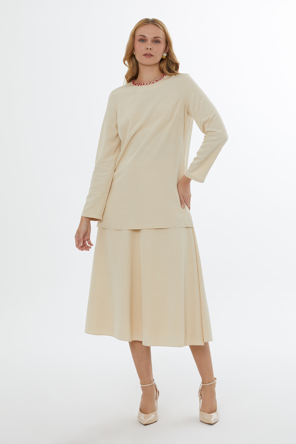 Yandan Yırtmaç Ve Yakada Boncuk Detaylı Bluz