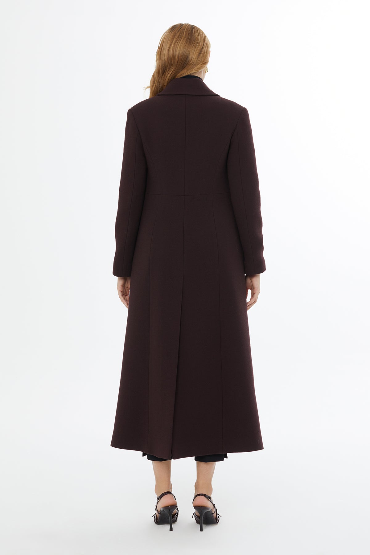 Erkek Yakalı Arkadan Yırtmaçlı Uzun Kaban