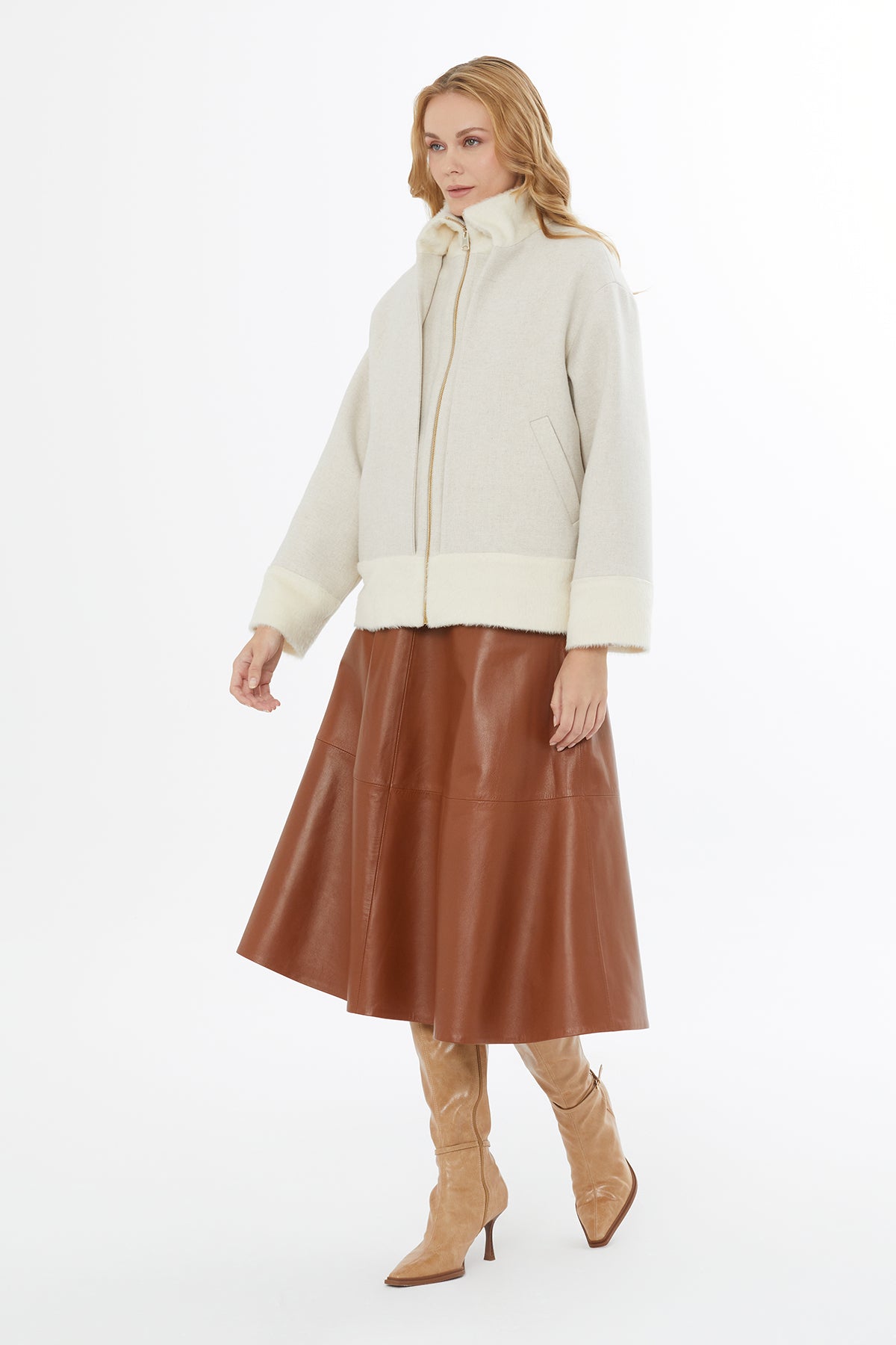 Cepli Oversize Kalıp Dik Yaka Detaylı Mont