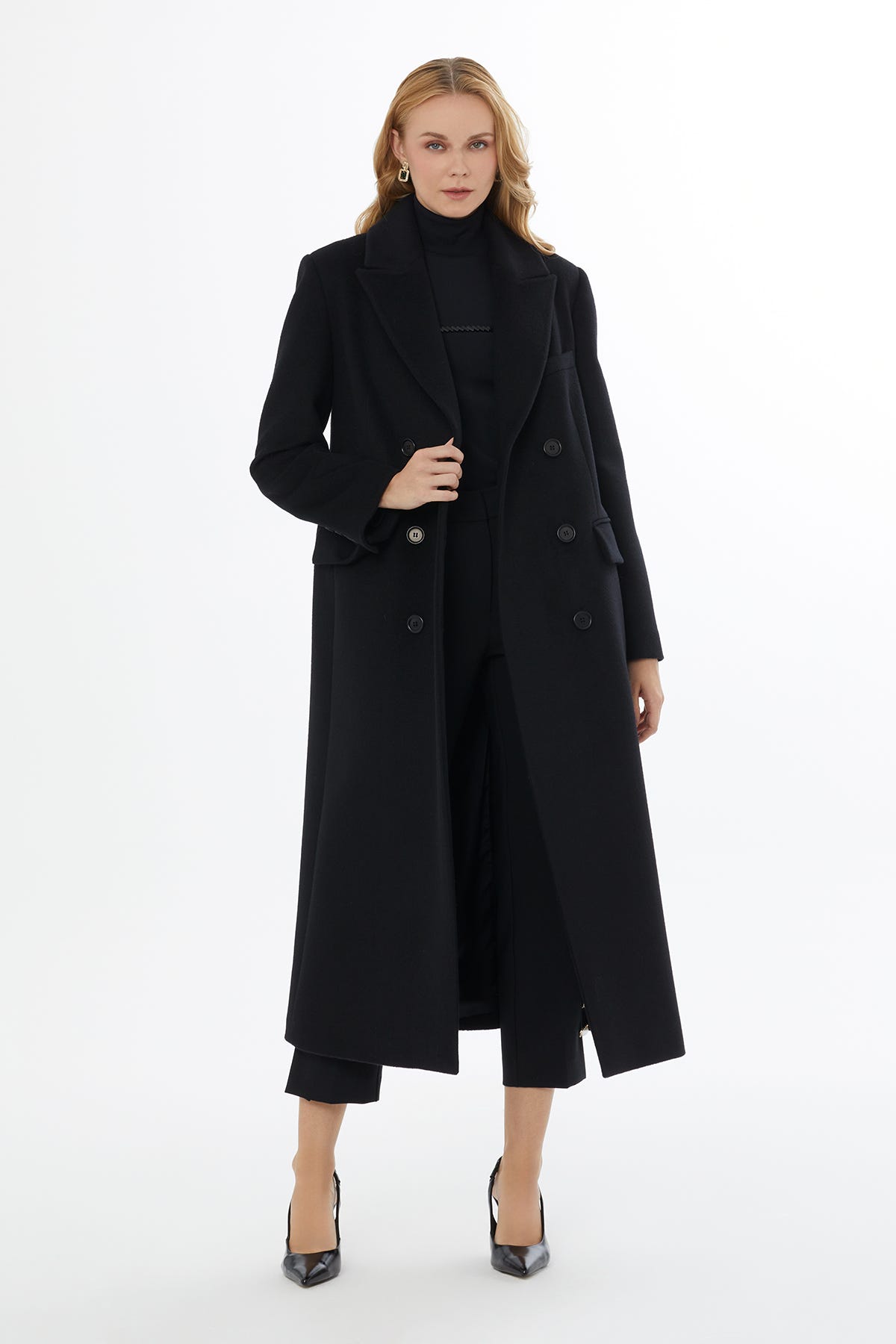 Erkek Yaka Arkadan Kapalı Yırtmaçlı Kaban