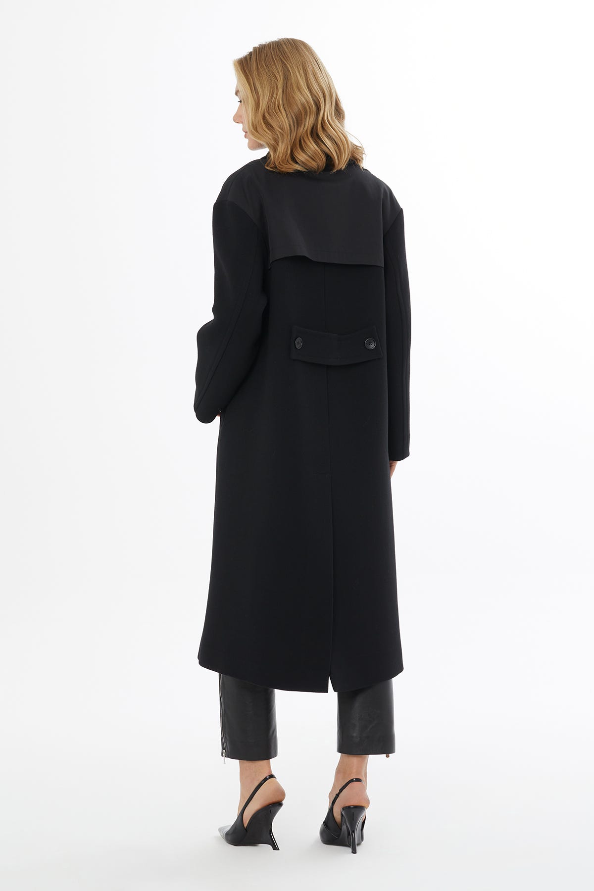 Erkek Yakalı Arkadan Kapalı Yırtmaçlı Kaban