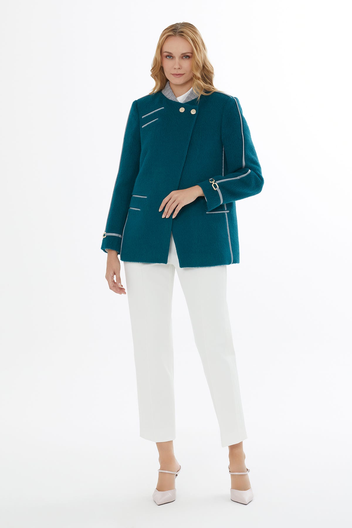 Dik Yaka Cepli Düğme Kapamalı Ceket