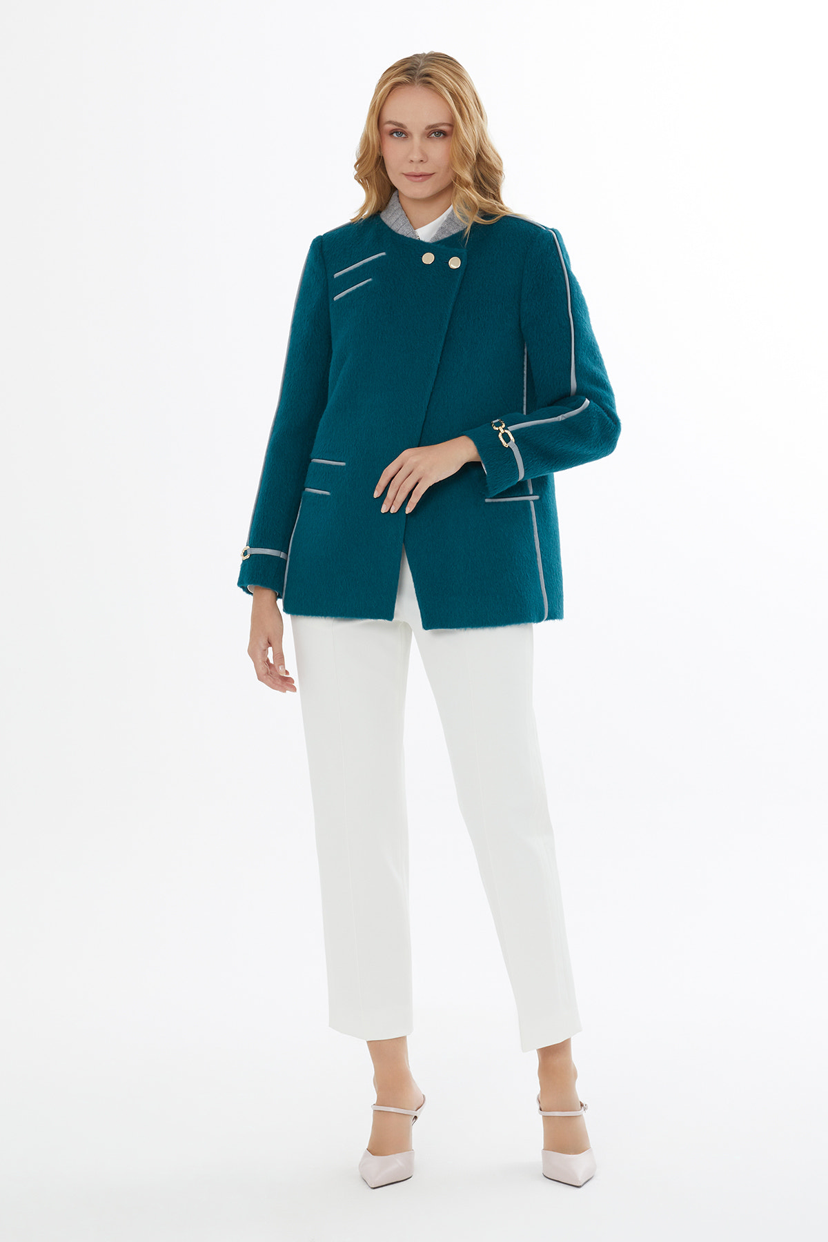 Dik Yaka Cepli Düğme Kapamalı Ceket