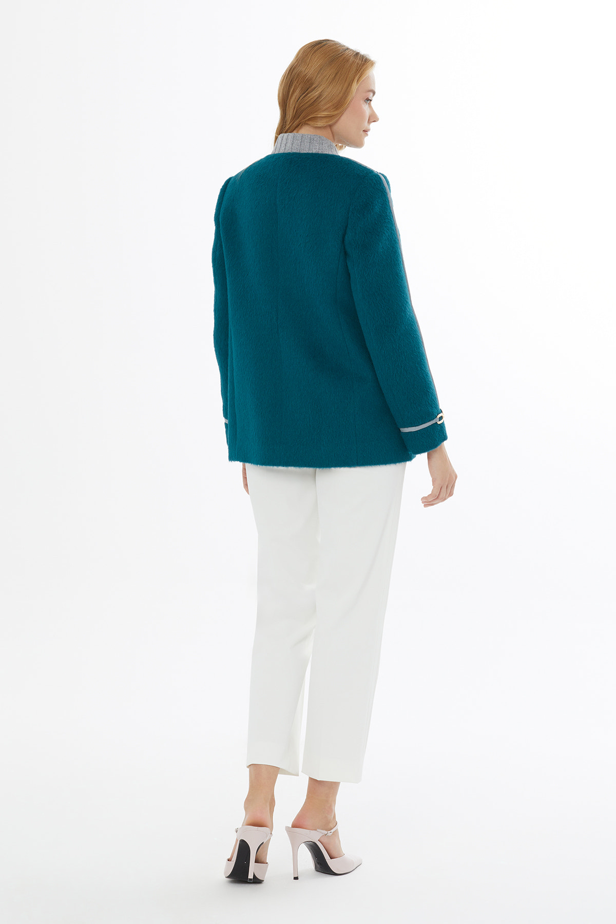 Dik Yaka Cepli Düğme Kapamalı Ceket