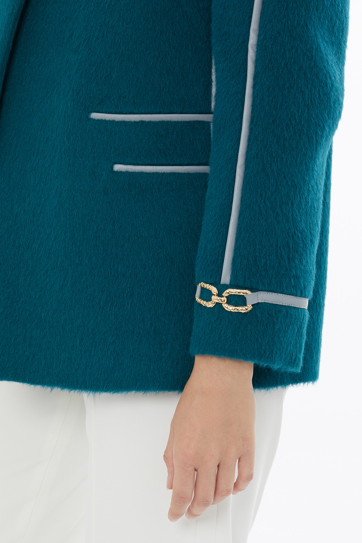 Dik Yaka Cepli Düğme Kapamalı Ceket