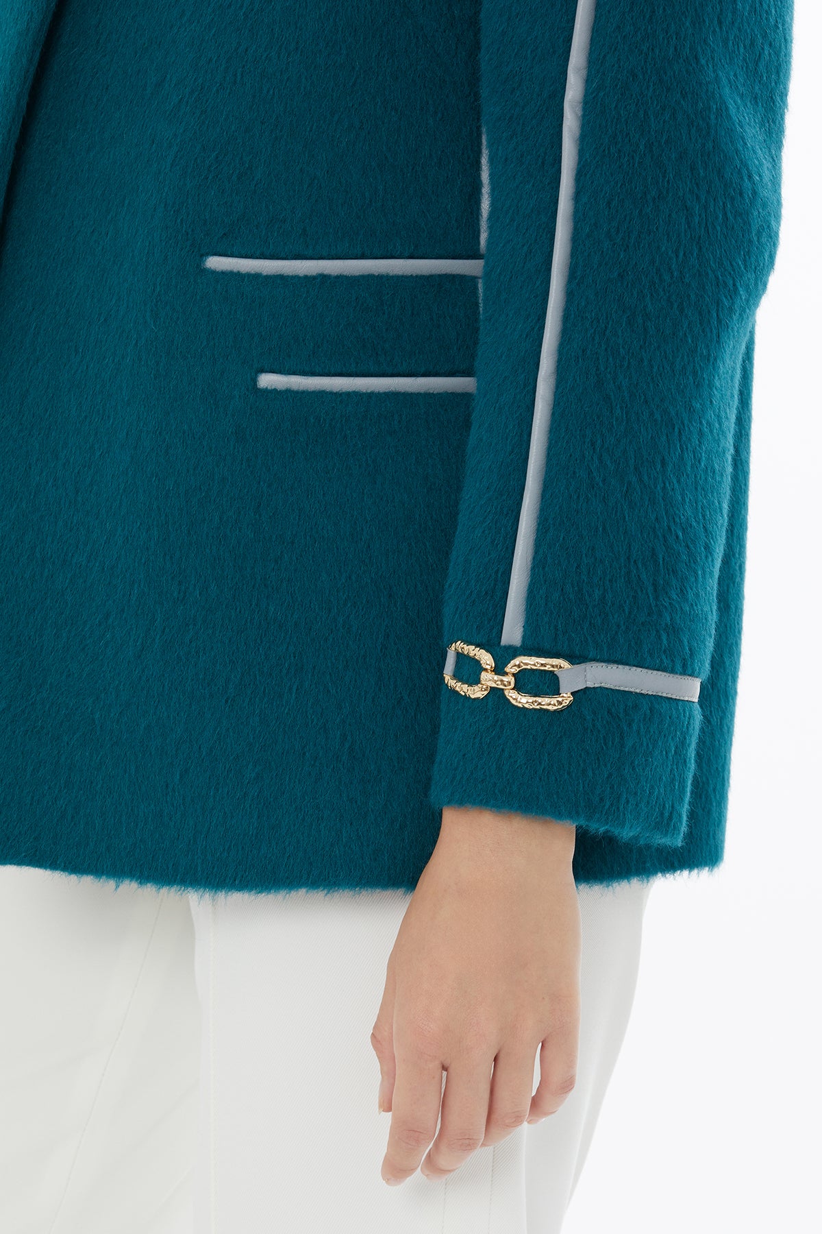 Dik Yaka Cepli Düğme Kapamalı Ceket